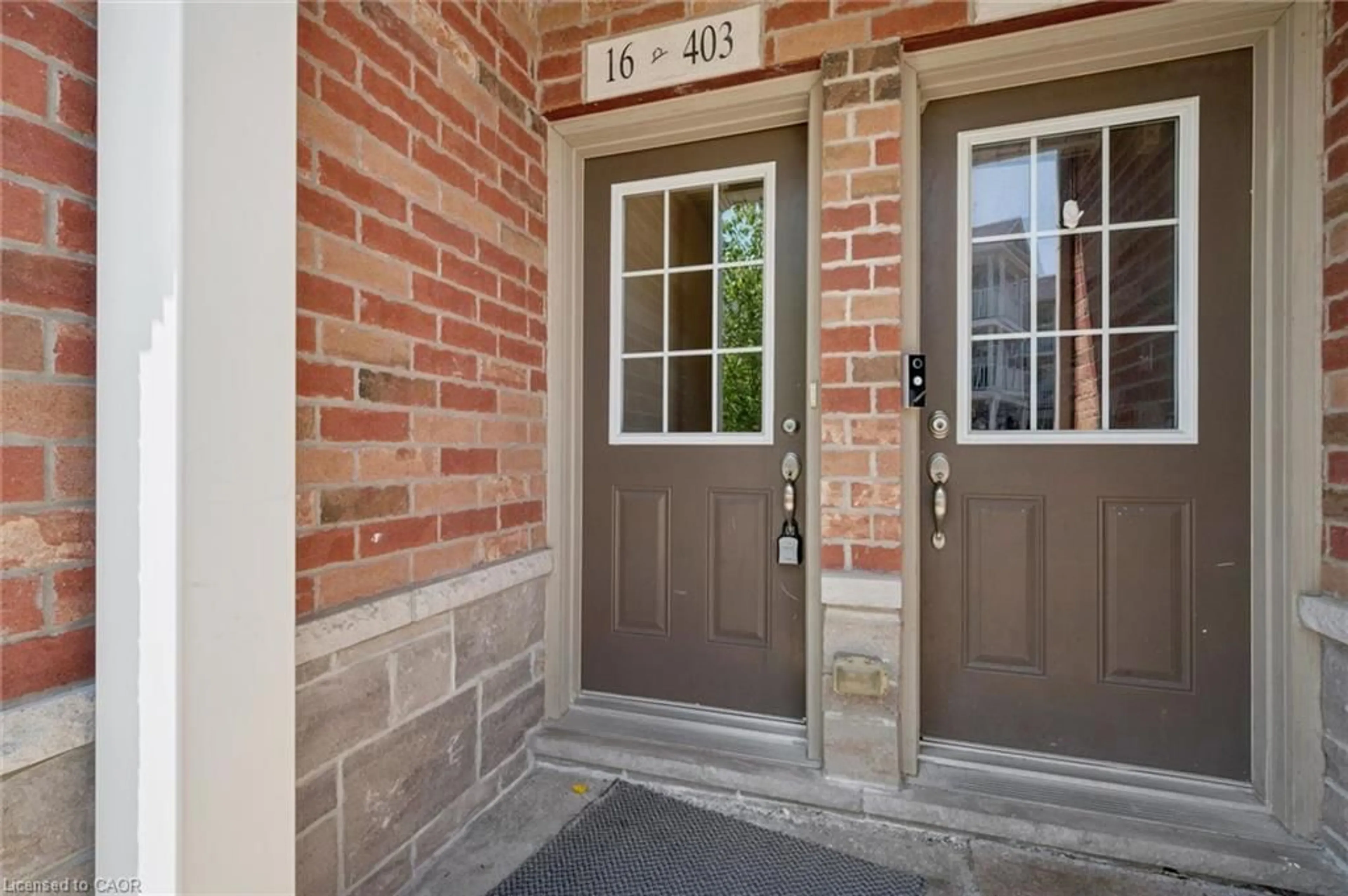 Indoor entryway for 403 Westwood Dr #16, Kitchener Ontario N2M 0B5