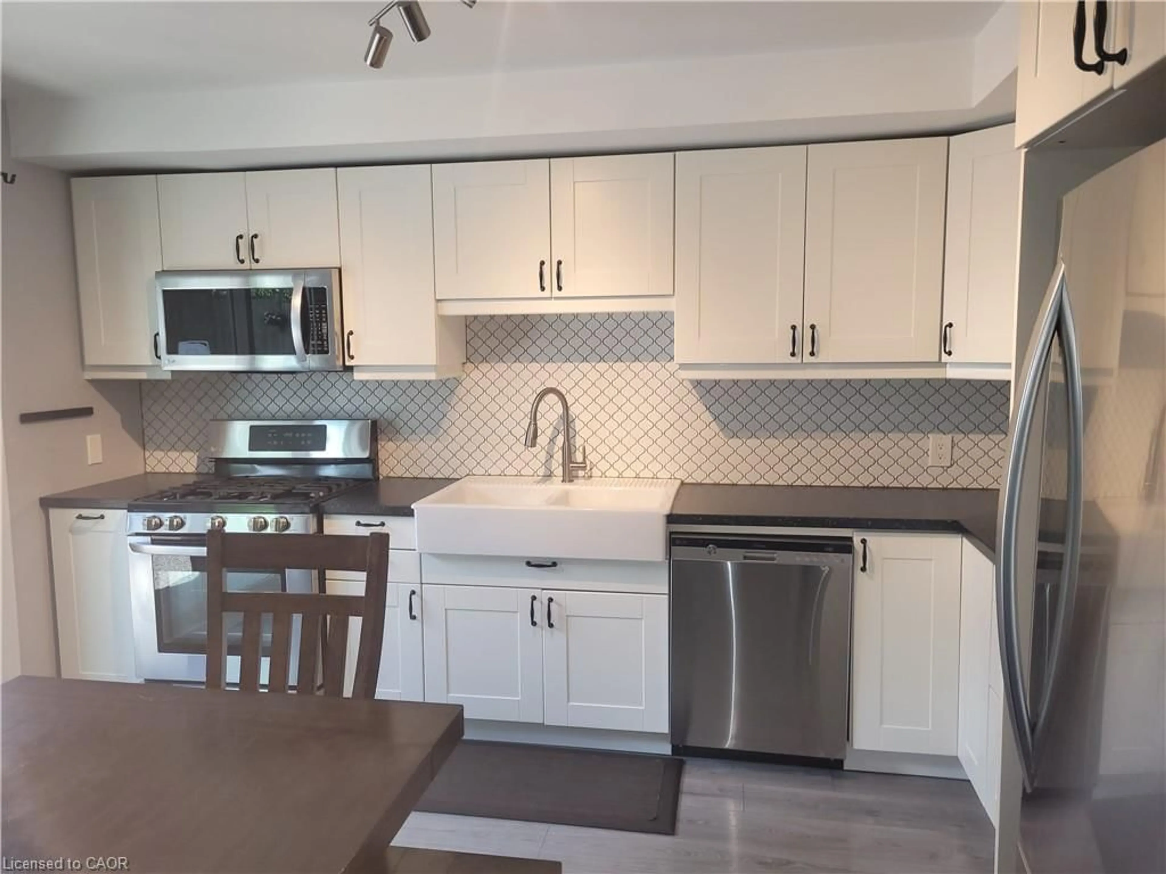 Open concept kitchen, ceramic/tile floor for 23 Bentley Pl, Hamilton Ontario L9C 2R5