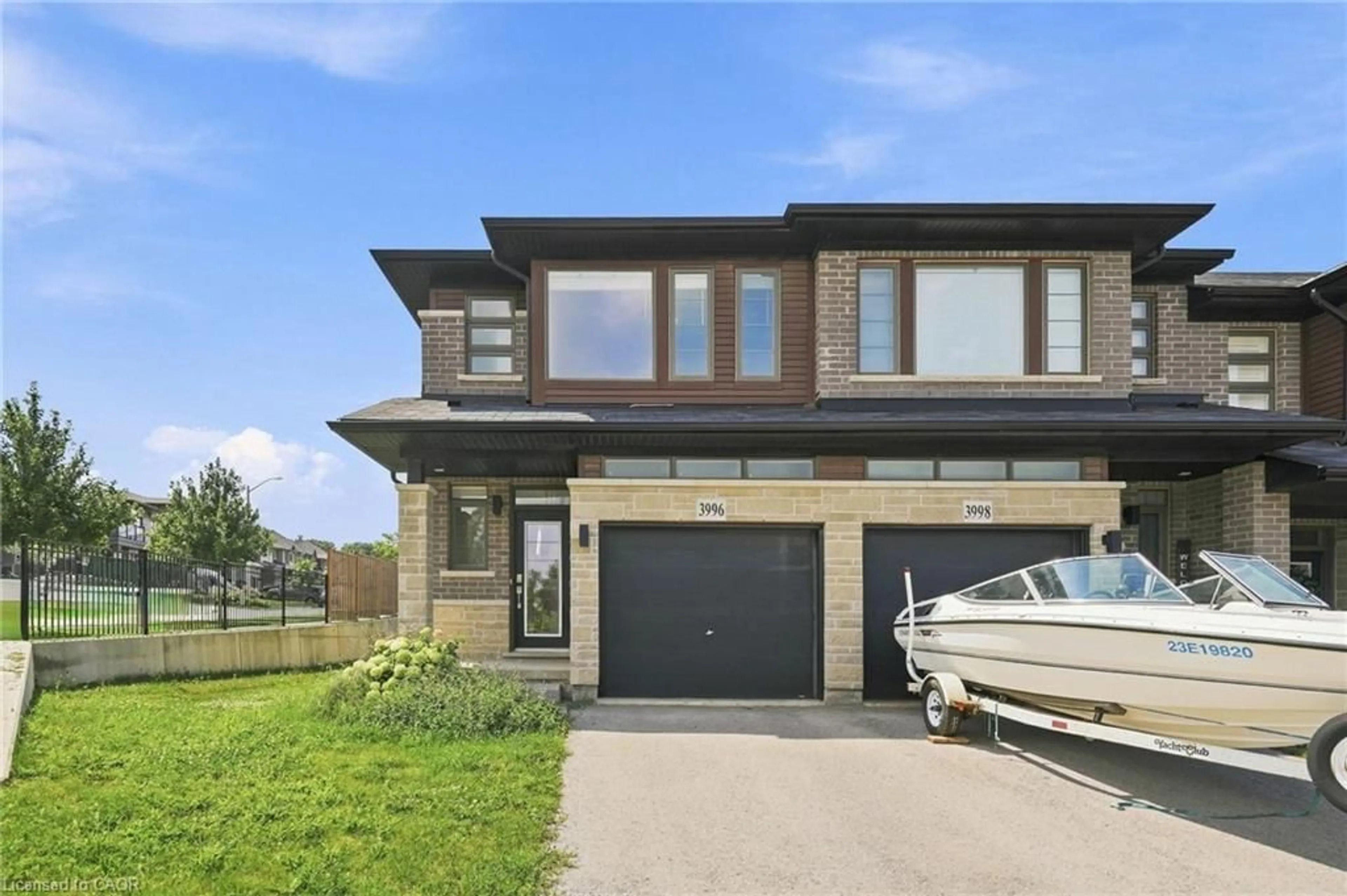 Home with brick exterior material, unknown for 3996 Crown St, Beamsville Ontario L3J 0S6