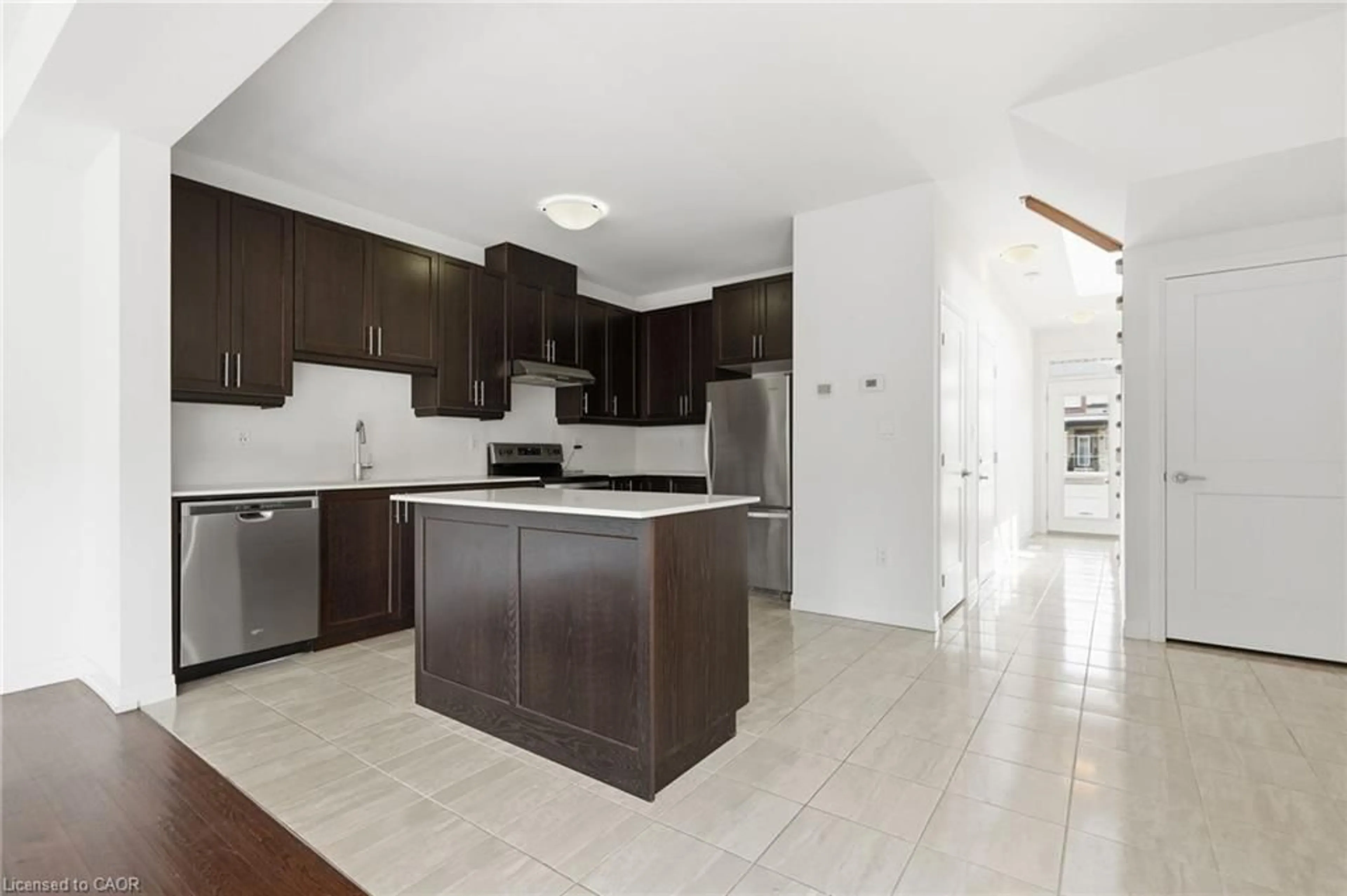 Open concept kitchen, ceramic/tile floor for 3996 Crown St, Beamsville Ontario L3J 0S6