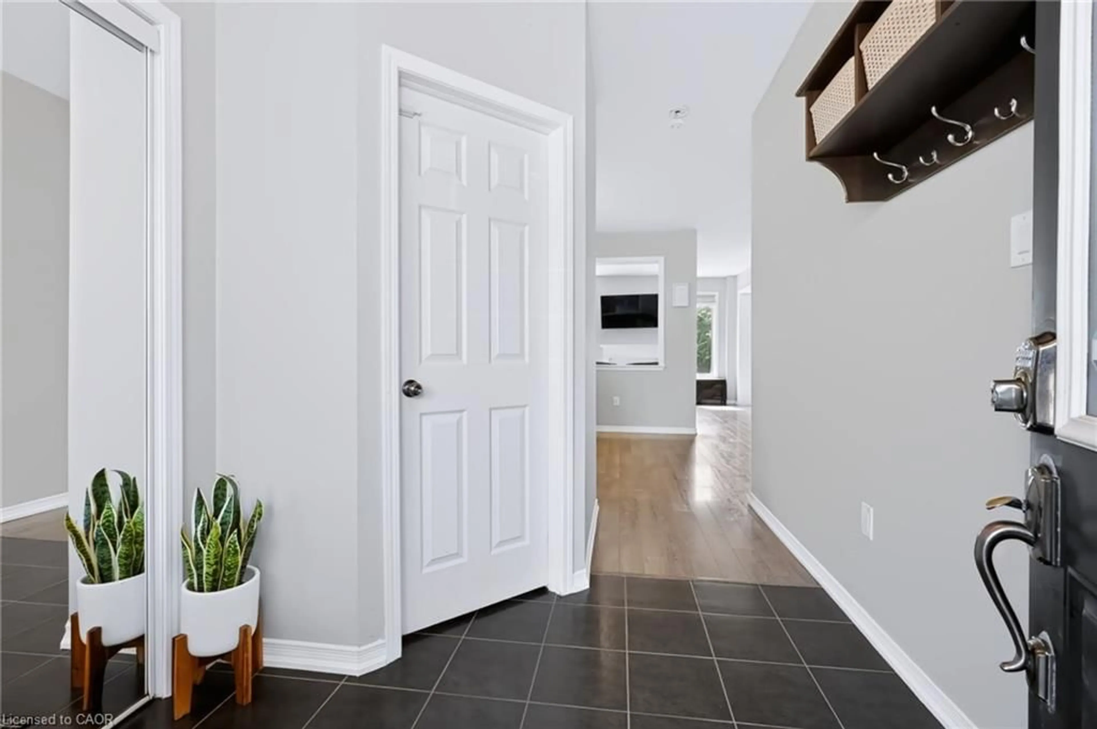 Indoor entryway for 58 Bisset Ave, Brantford Ontario N3T 0H3