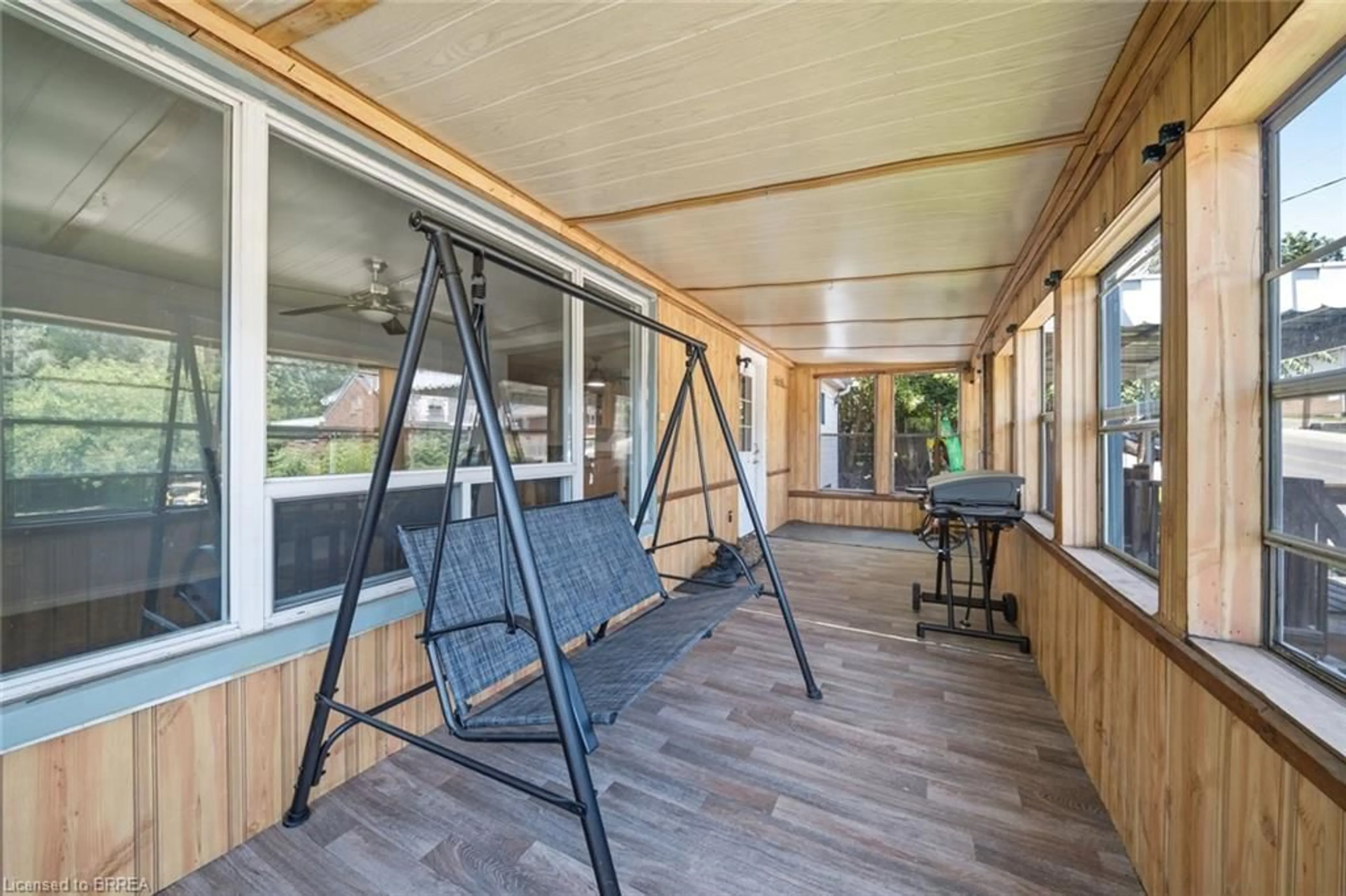 Patio, water/lake/river/ocean view for 42 Dundas St, Brantford Ontario N3R 1R5