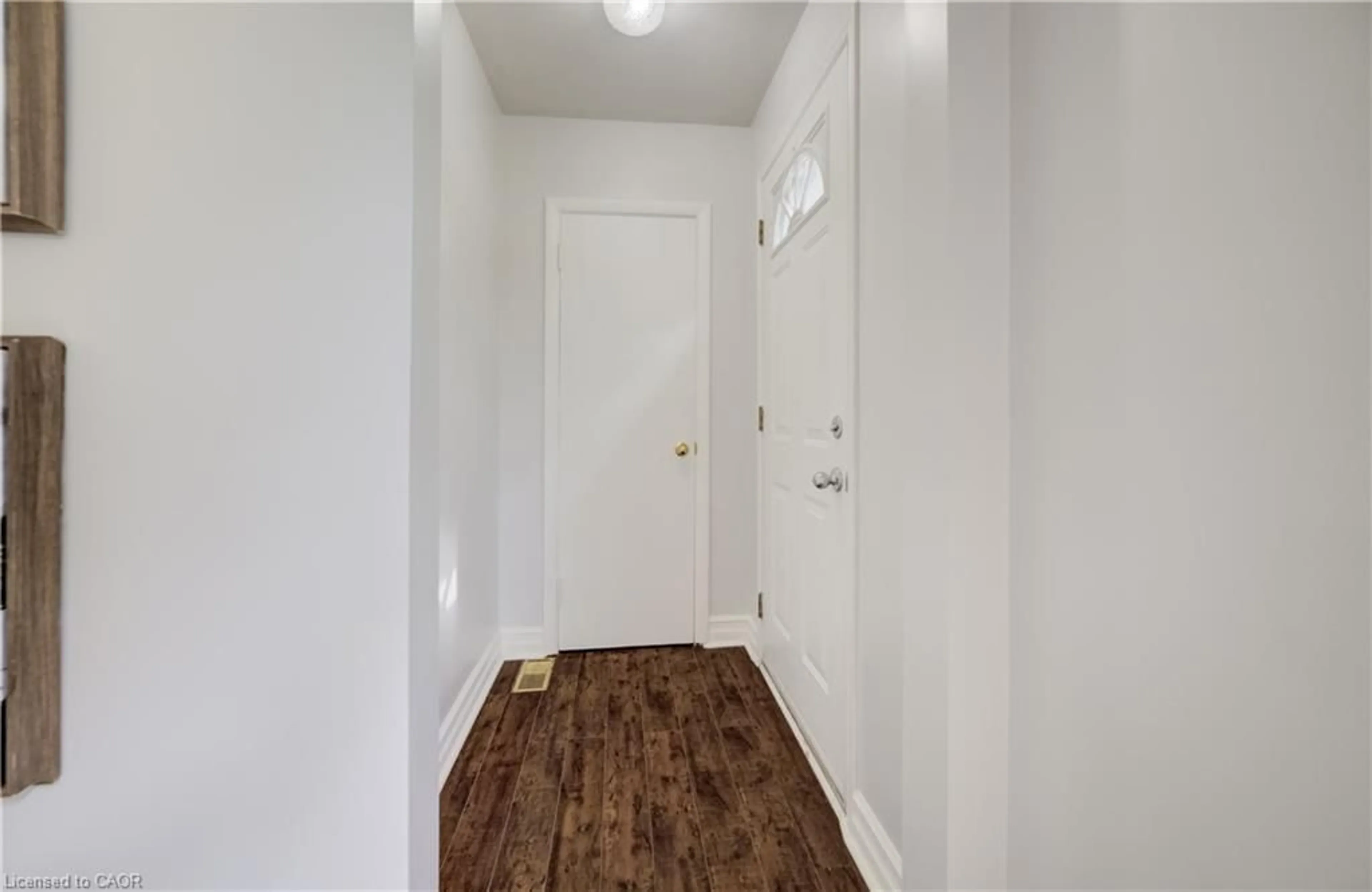 Indoor entryway for 30 Indiana St, Kitchener Ontario N2H 2A5