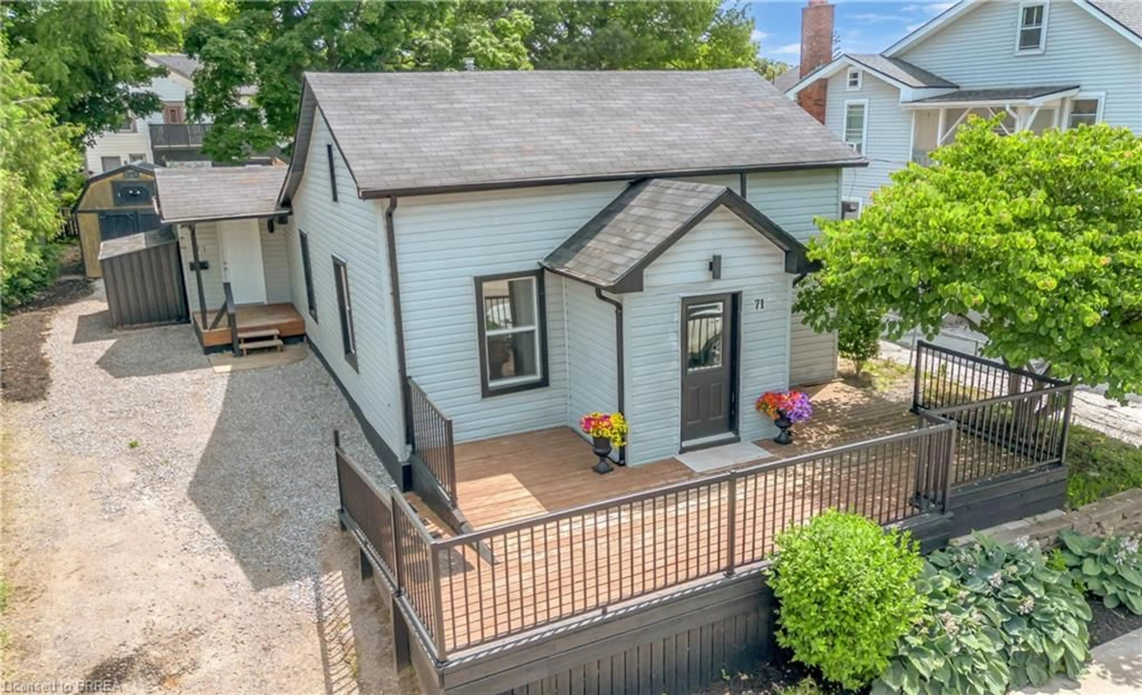 A pic from outside/outdoor area/front of a property/back of a property/a pic from drone, street for 71 Kent St, Simcoe Ontario N3Y 3S3