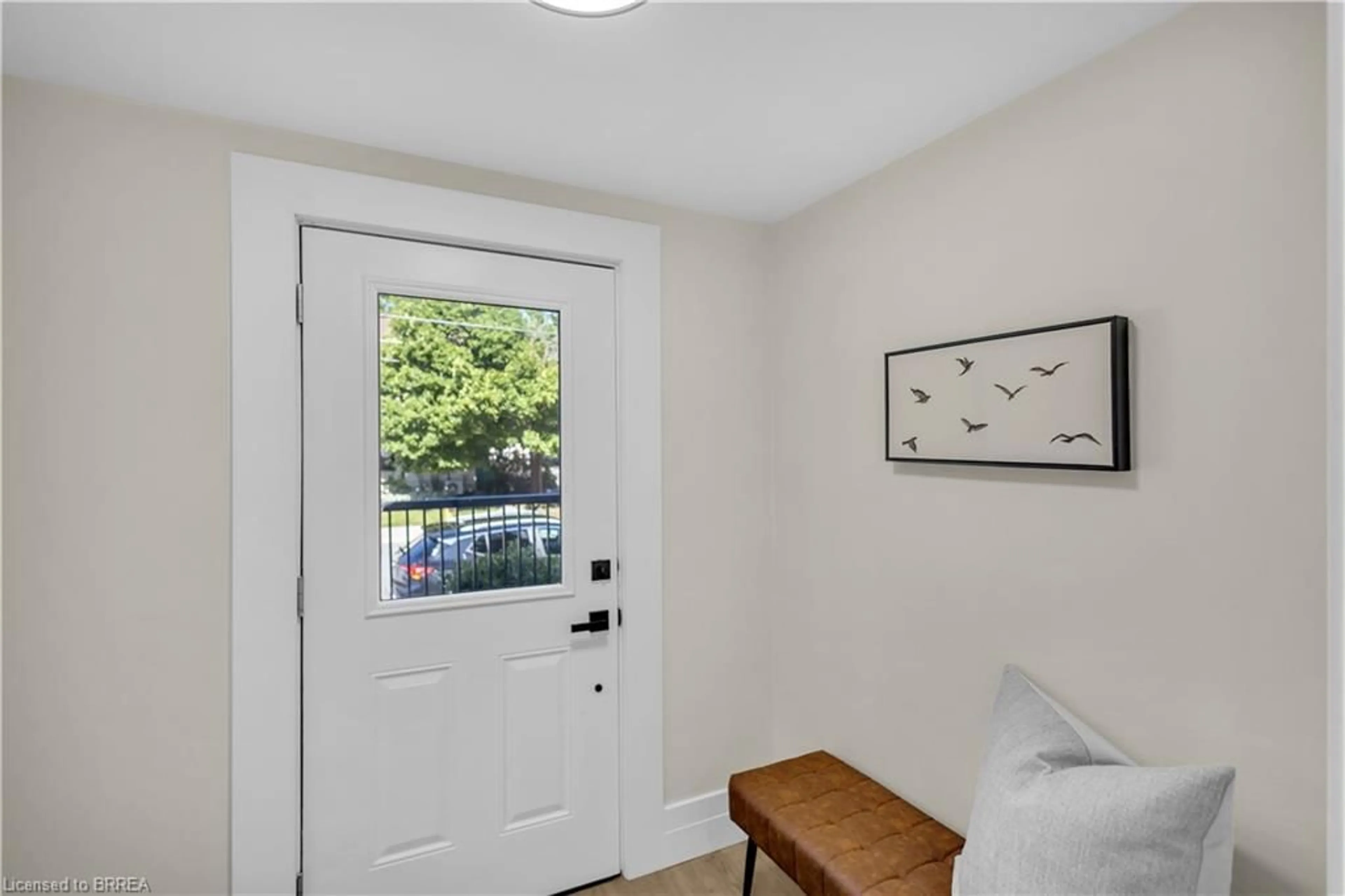 Indoor entryway for 71 Kent St, Simcoe Ontario N3Y 3S3