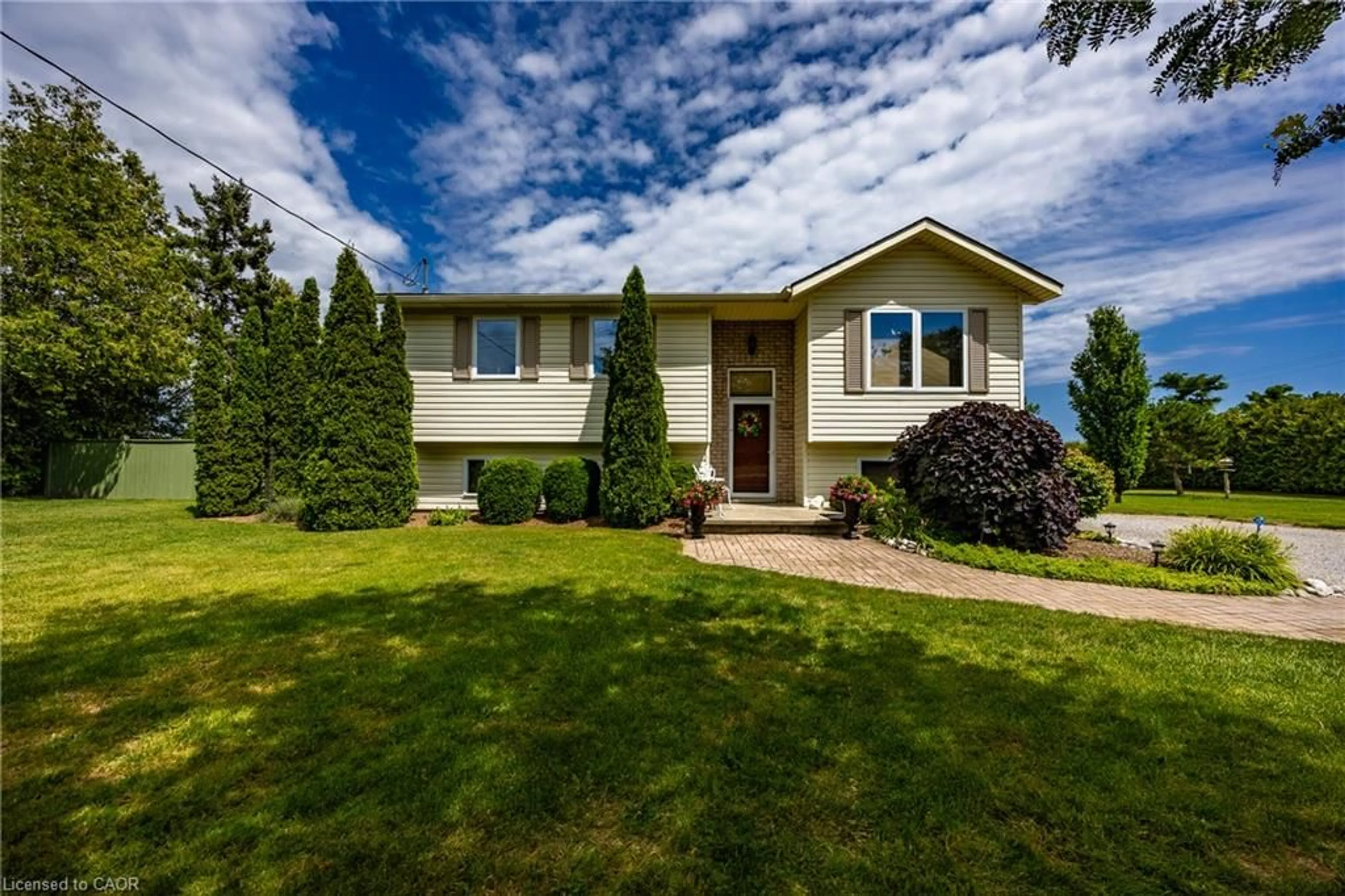 Home with vinyl exterior material, unknown for 20 Port Ryerse Rd, Port Ryerse Ontario N3Y 4K2