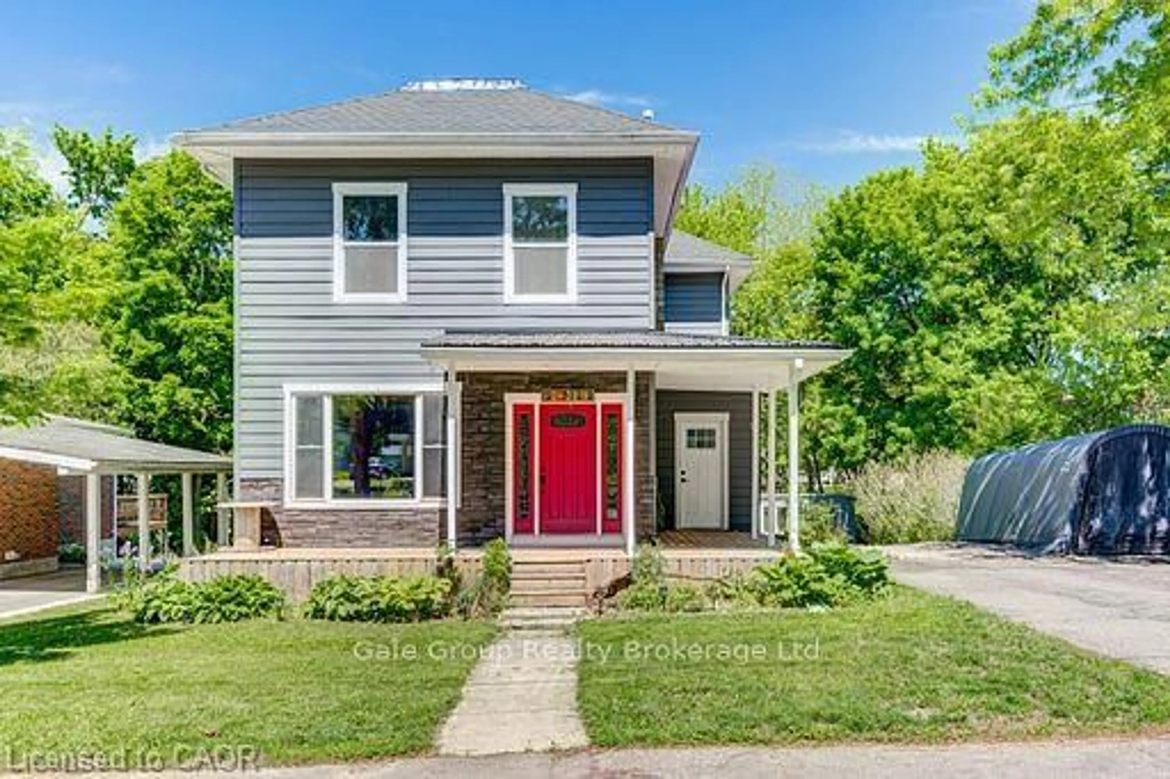 Home with vinyl exterior material, street for 213 Albert St, Ingersoll Ontario N5C 2Y5