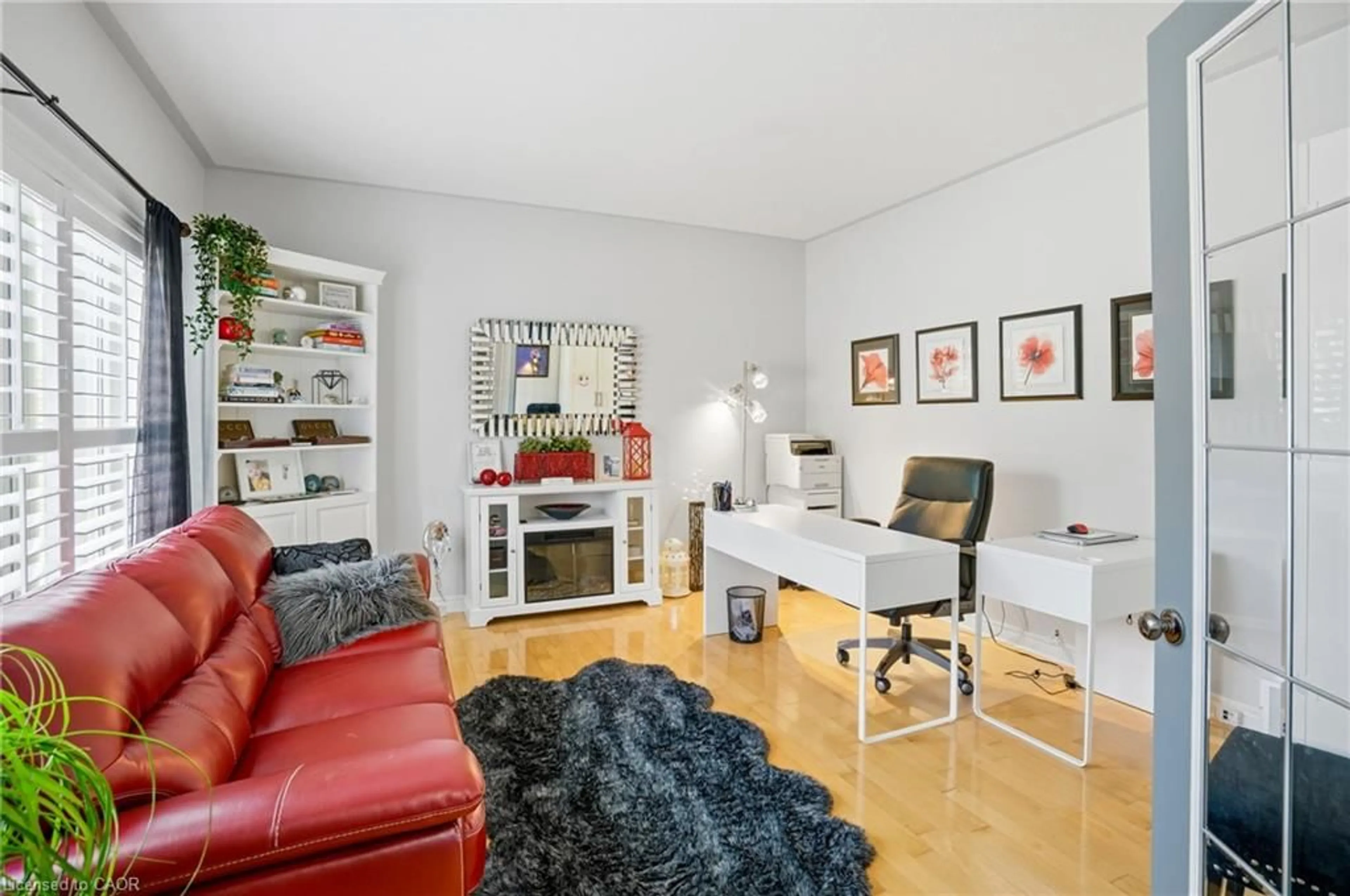 Living room with furniture, unknown for 169 Michael Dr, Welland Ontario L3C 7B7