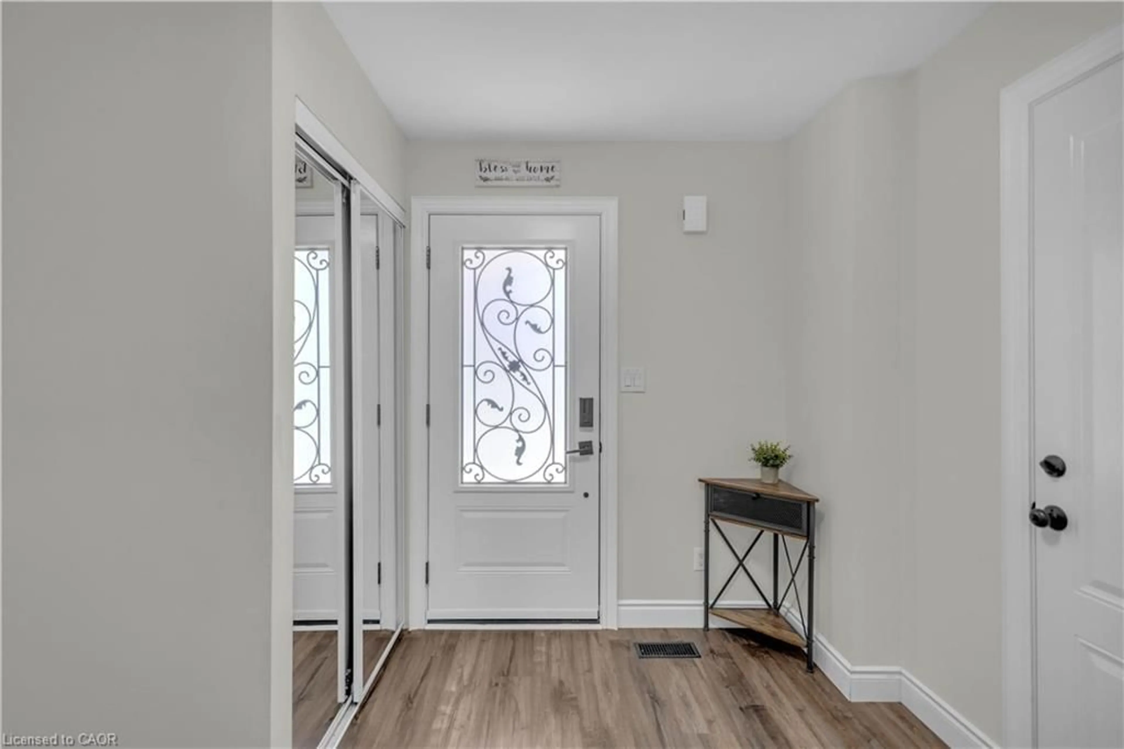 Indoor entryway for 48 Kathleen St, Paris Ontario N3L 3X8
