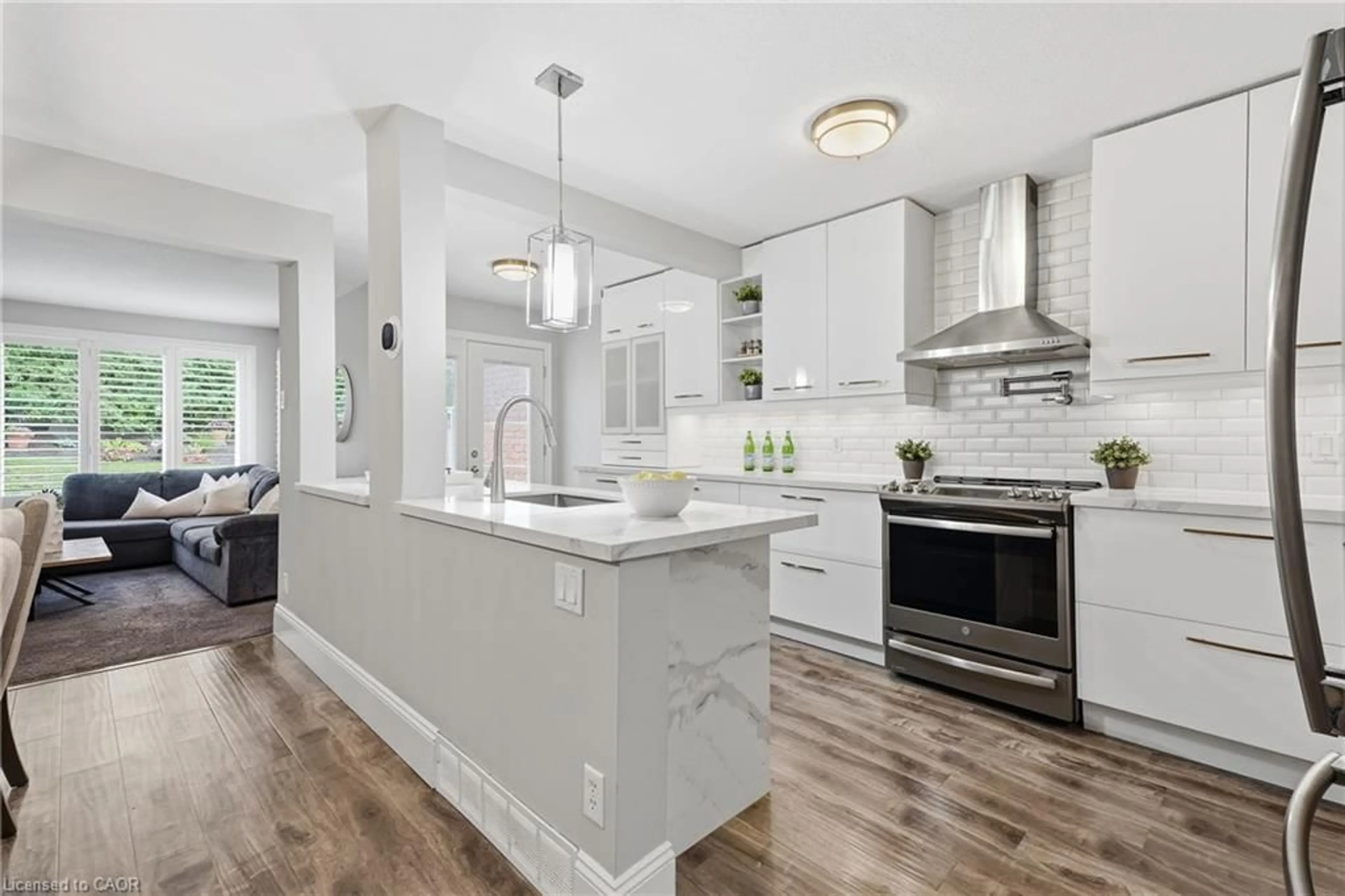 Open concept kitchen, ceramic/tile floor for 525 Beechwood Dr #27, Waterloo Ontario N2T 2G7