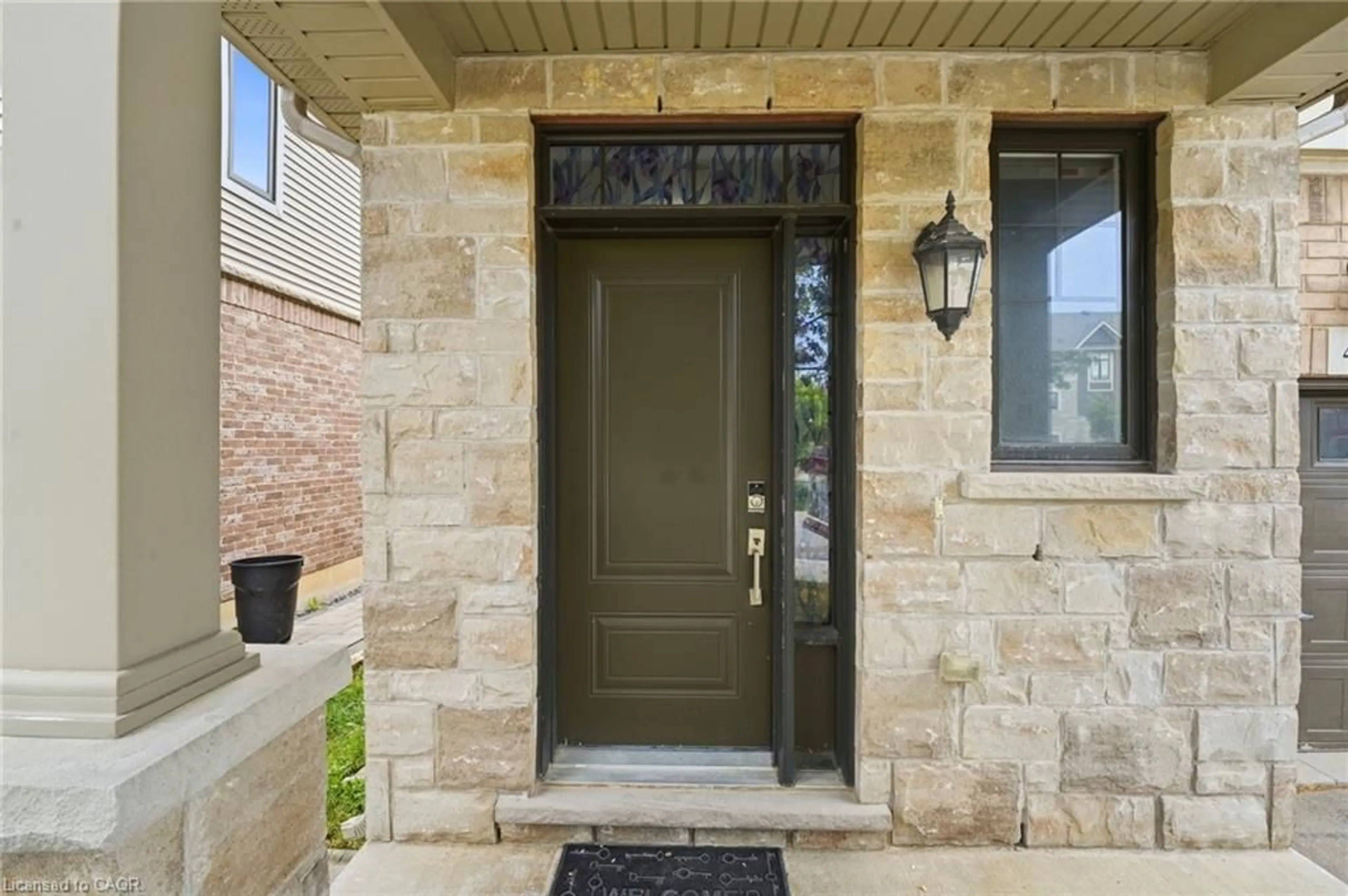 Indoor entryway for 1890 Rymal Rd, Hamilton Ontario L0R 1P0