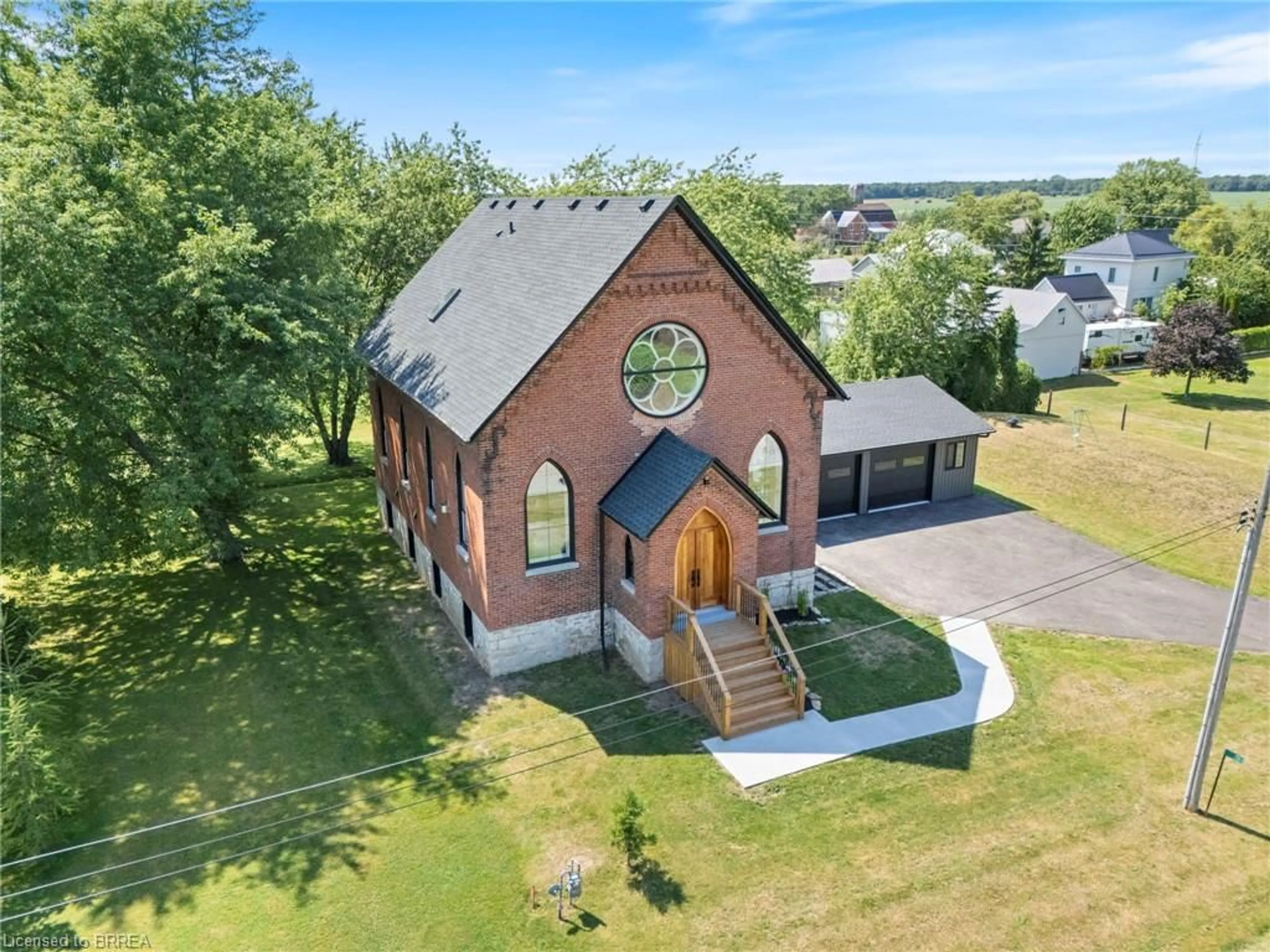 A pic from outside/outdoor area/front of a property/back of a property/a pic from drone, building for 273 South Cayuga Rd, Dunnville Ontario N1A 2W8