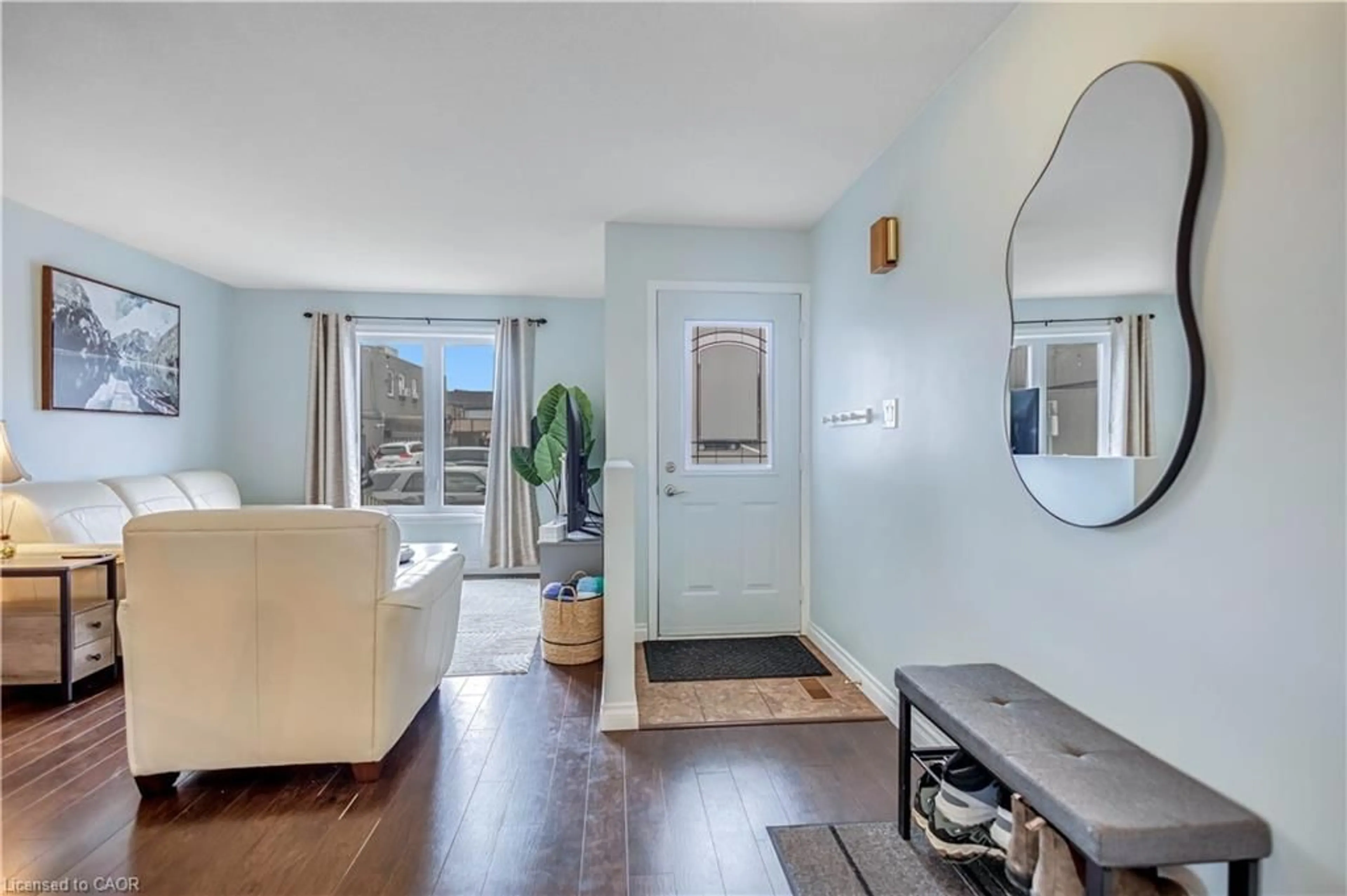 Indoor entryway for 8 Brantdale Ave, Hamilton Ontario L9C 1B7