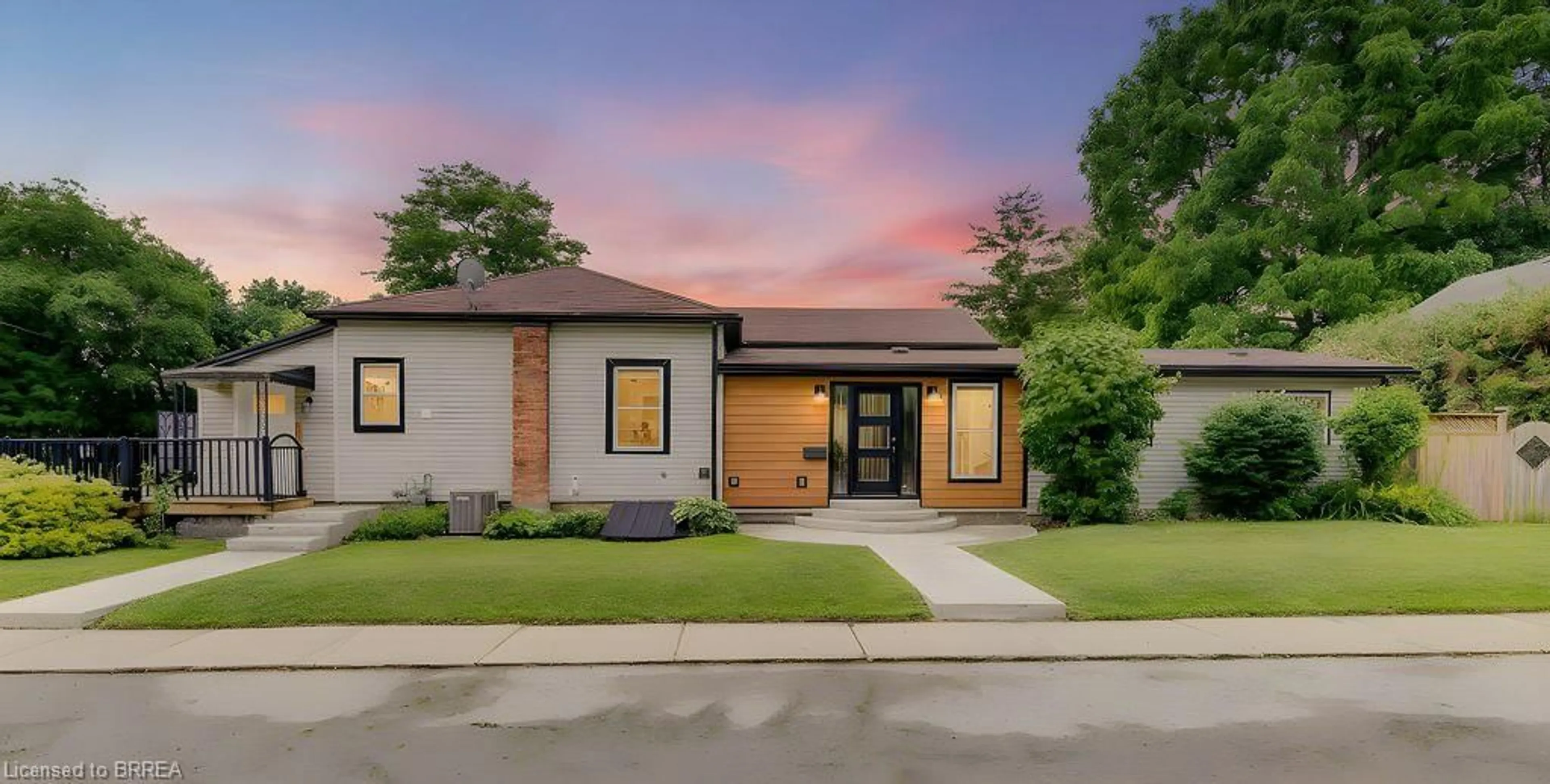 Home with brick exterior material, street for 17 Amelia St, Paris Ontario N3L 1Z4