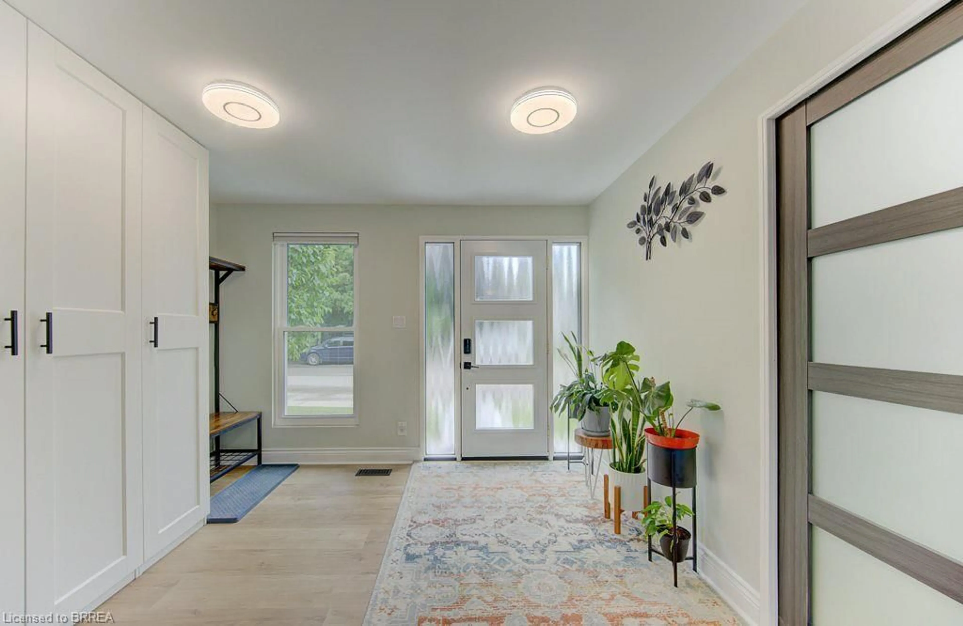 Indoor entryway for 17 Amelia St, Paris Ontario N3L 1Z4