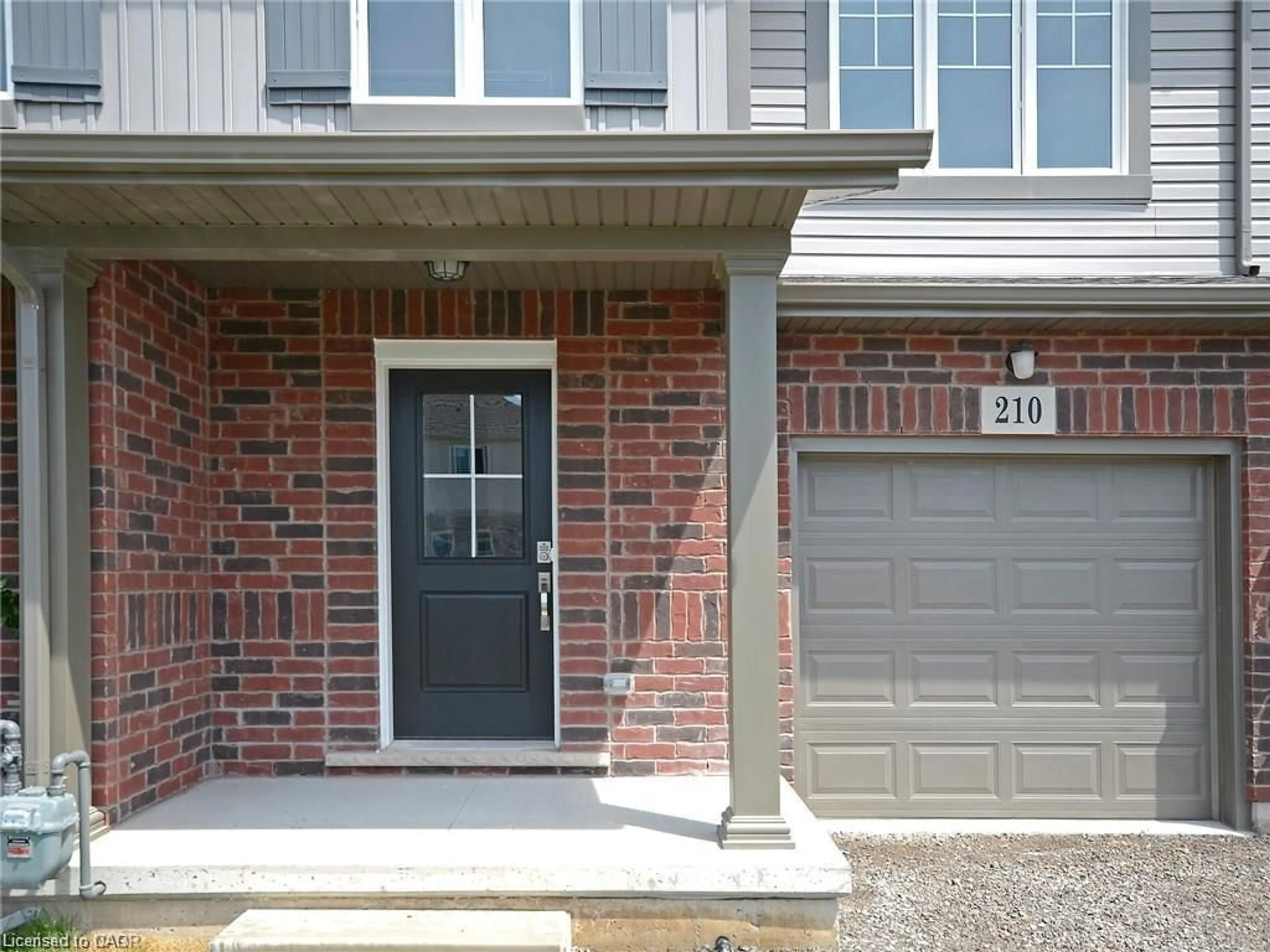 Home with brick exterior material, street for 210 Heron St, Welland Ontario L3C 0G7
