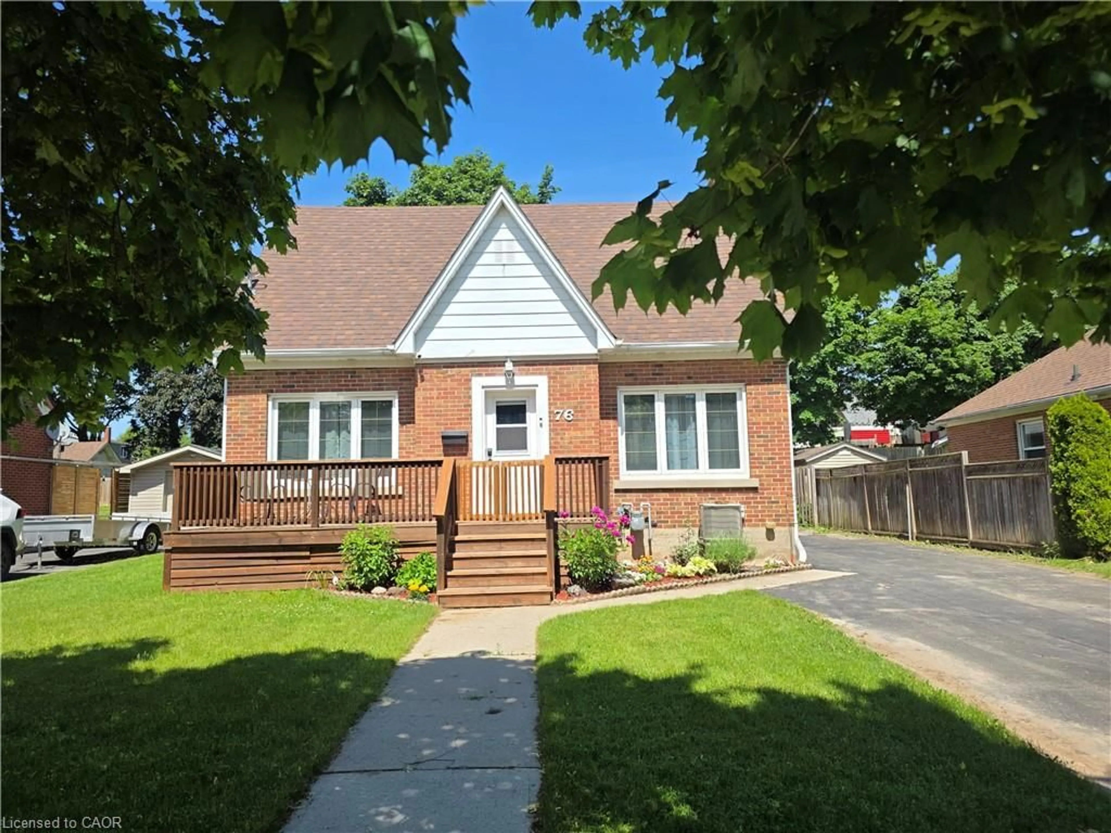 Home with brick exterior material, street for 76 Brentwood Ave, Kitchener Ontario N2H 2C8