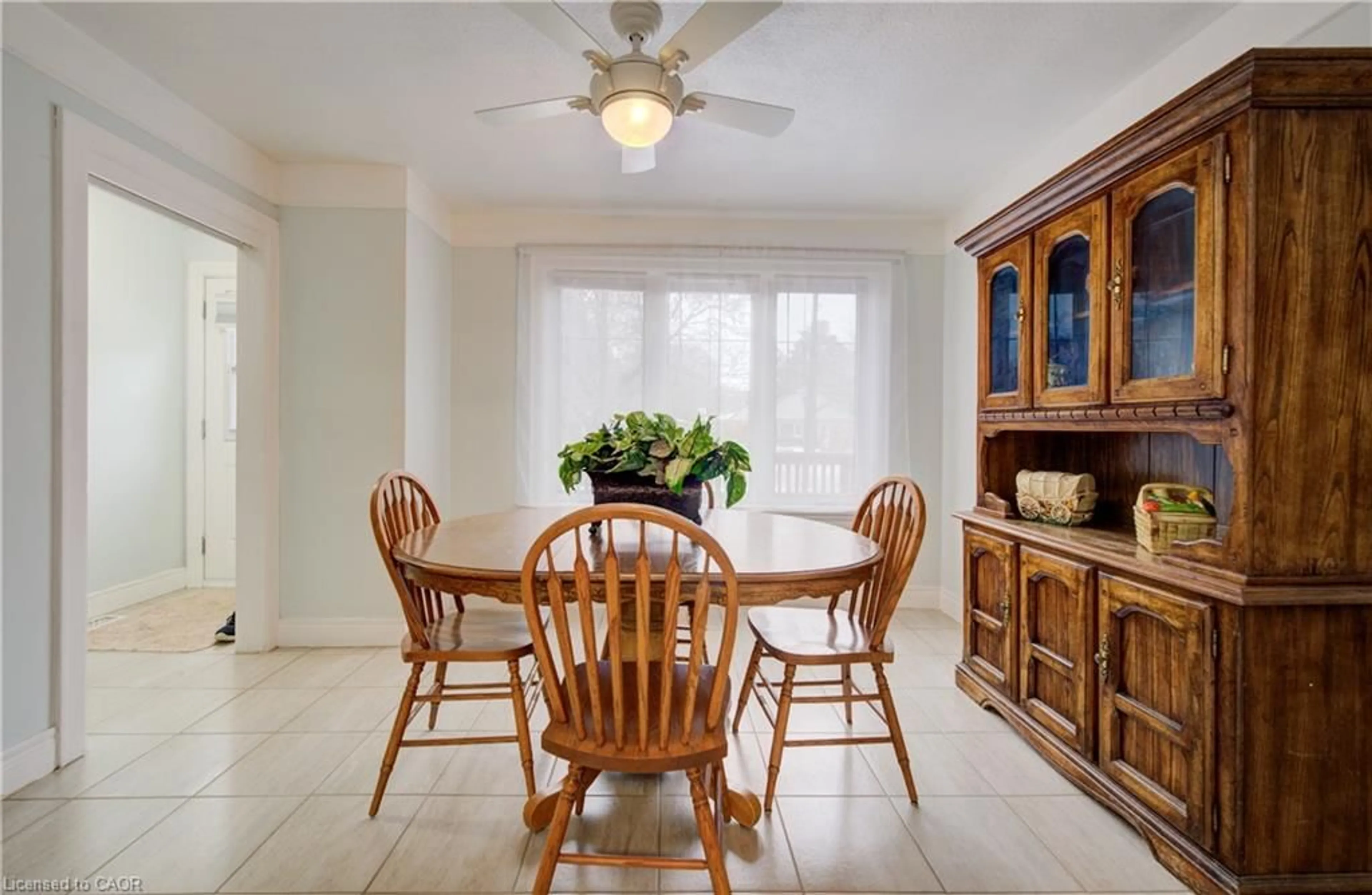Dining room, ceramic/tile floor for 76 Brentwood Ave, Kitchener Ontario N2H 2C8