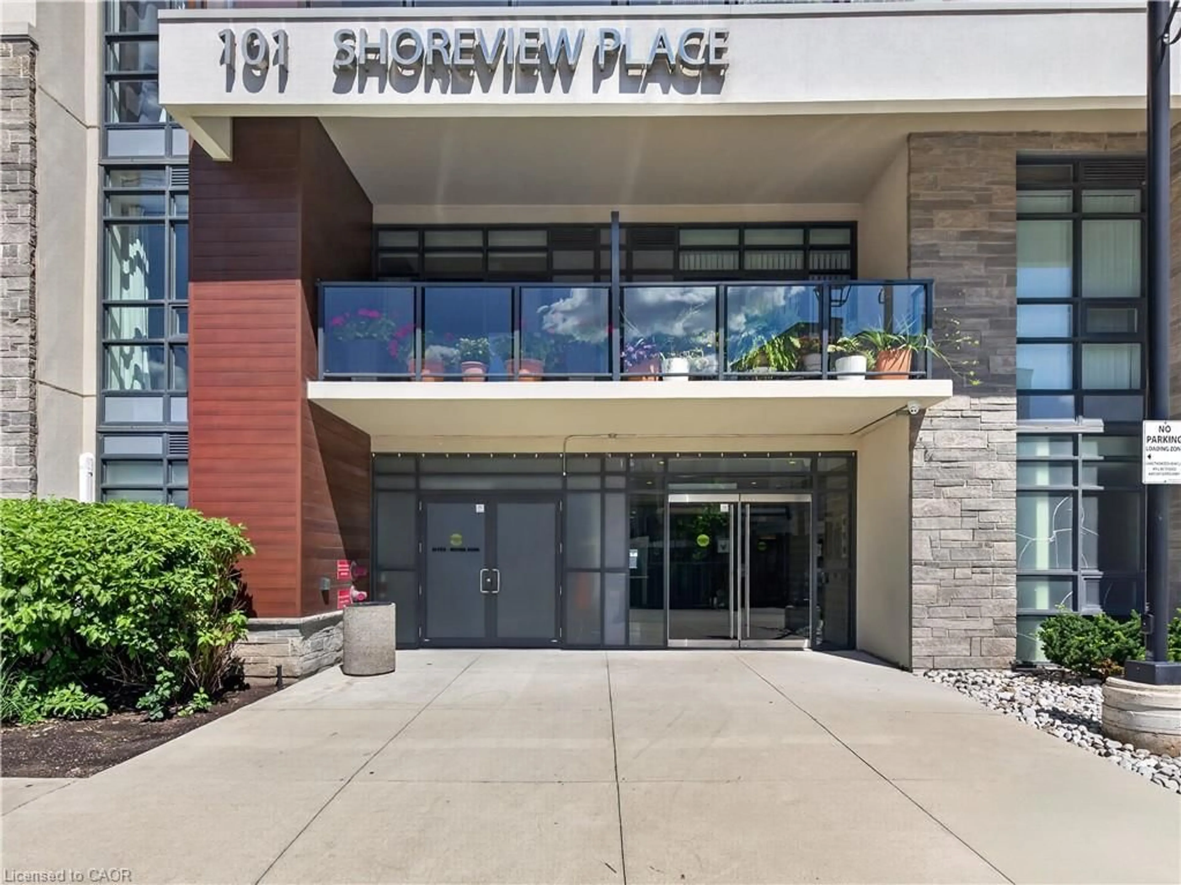 Indoor foyer for 101 Shoreview Pl #123, Stoney Creek Ontario L8E 0K2