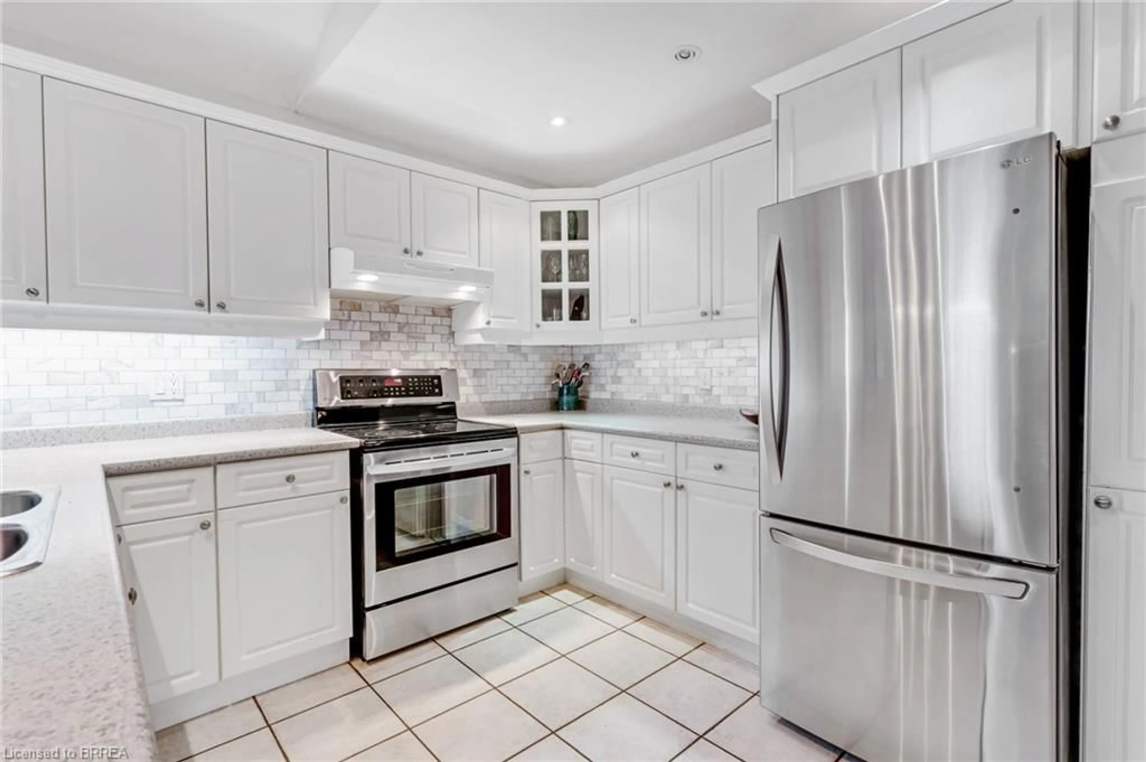 Standard kitchen, ceramic/tile floor for 422 Powerline Rd #10, Brantford Ontario N3R 8A1