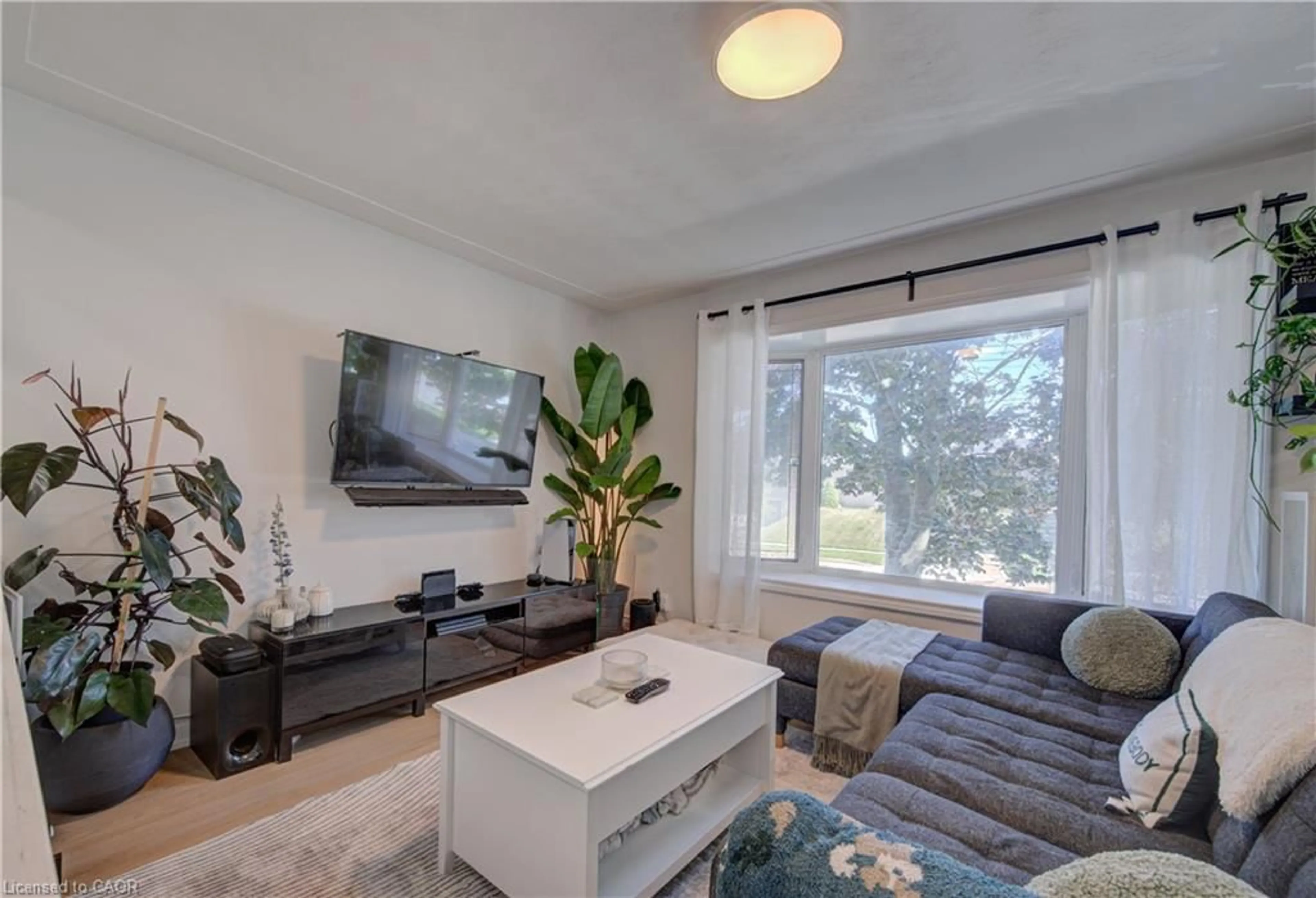 Living room with furniture, unknown for 259 Village Rd, Kitchener Ontario N2M 4L3