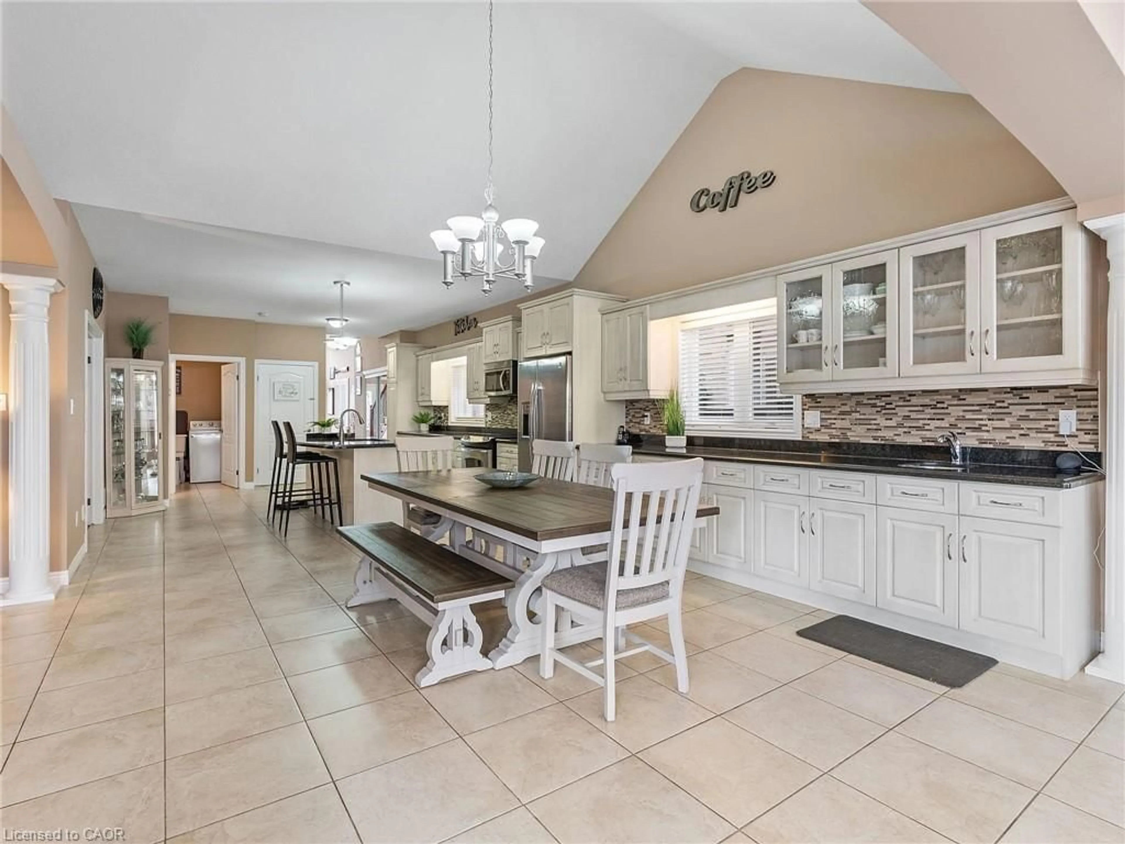 Open concept kitchen, ceramic/tile floor for 52 Arrowhead Dr, Hamilton Ontario L8W 3X2