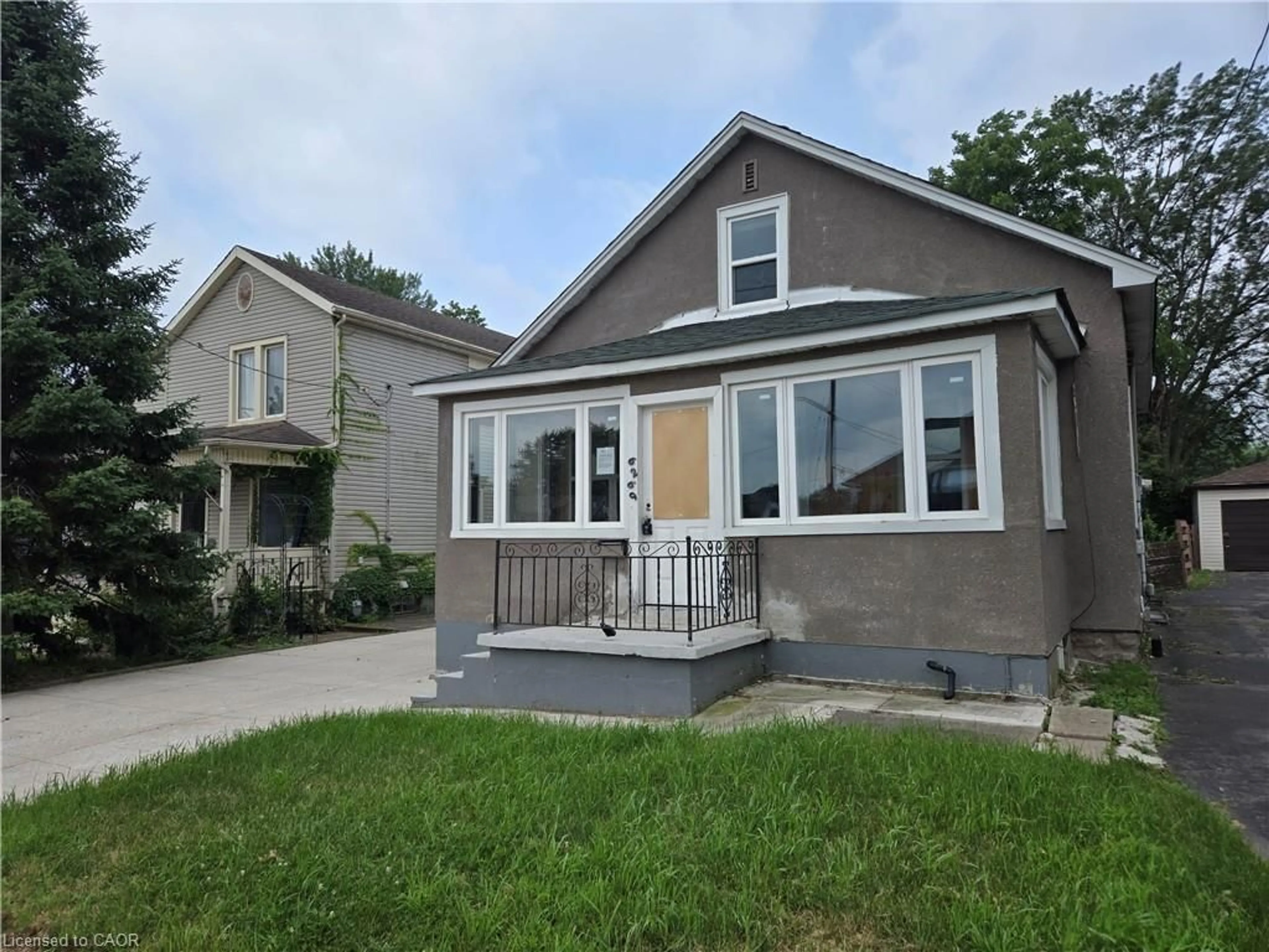 Home with vinyl exterior material, street for 6269 Franklin Ave, Niagara Falls Ontario L2G 4Z4