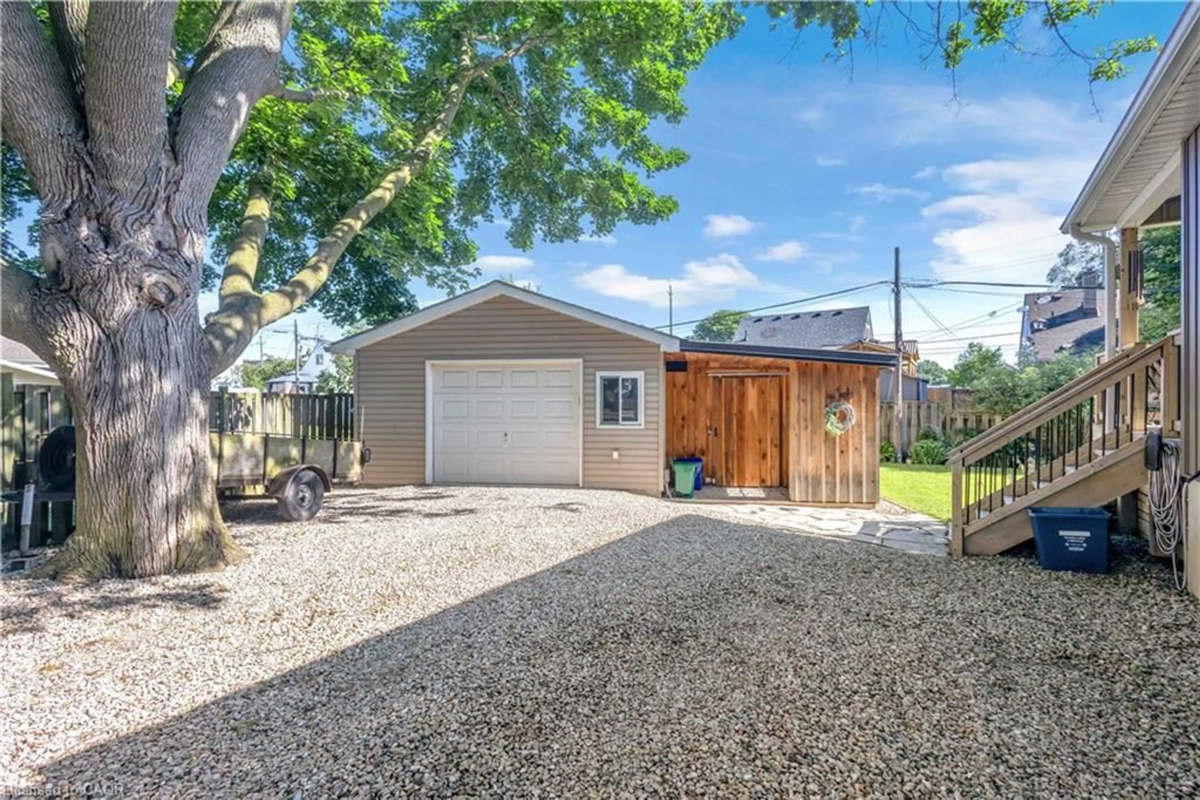 Shed for 71 Alexander Dr, Brantford Ontario N3T 5C6