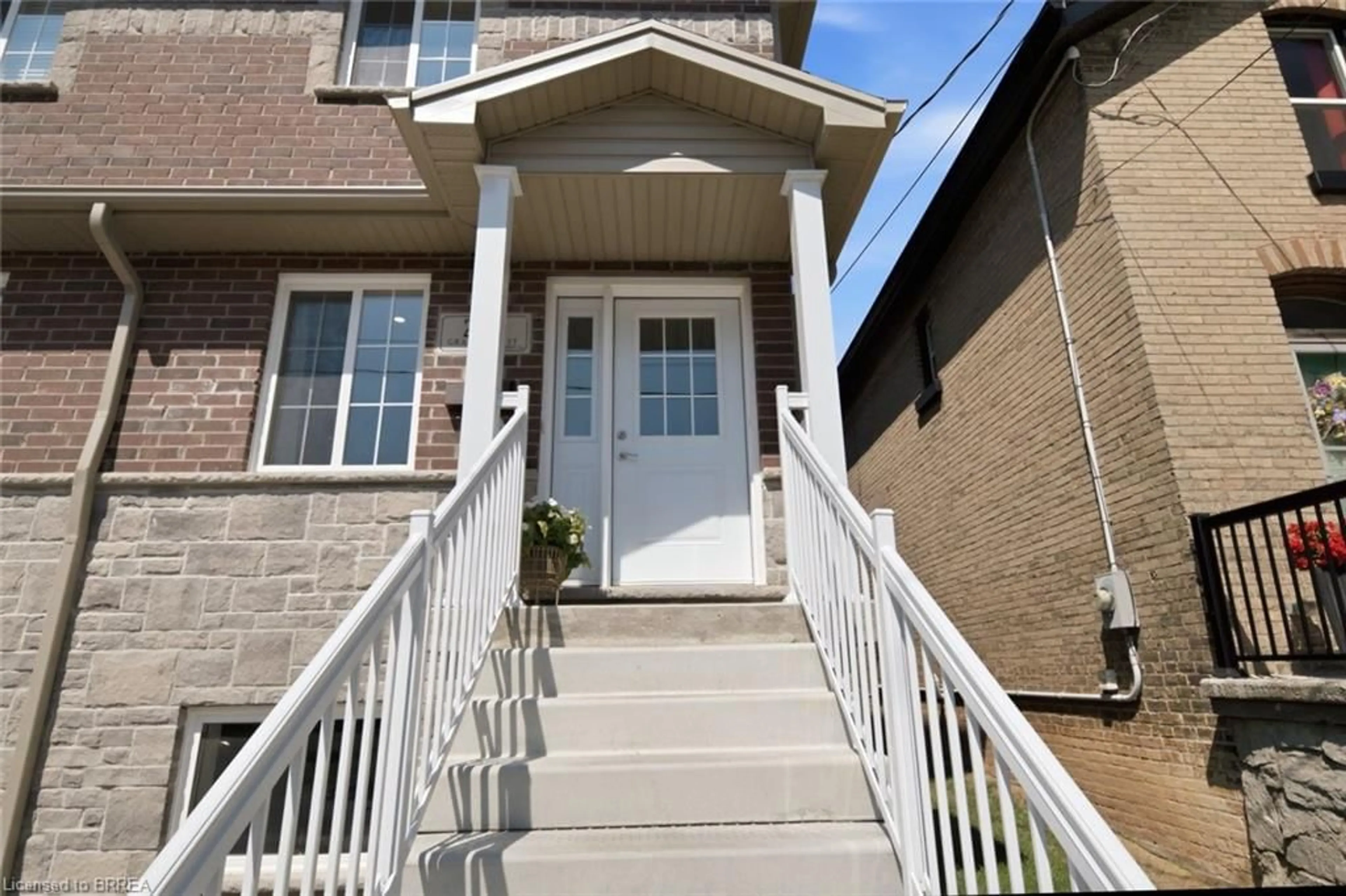 Unknown for 28B Grandview St, Brantford Ontario N3R 1Y4