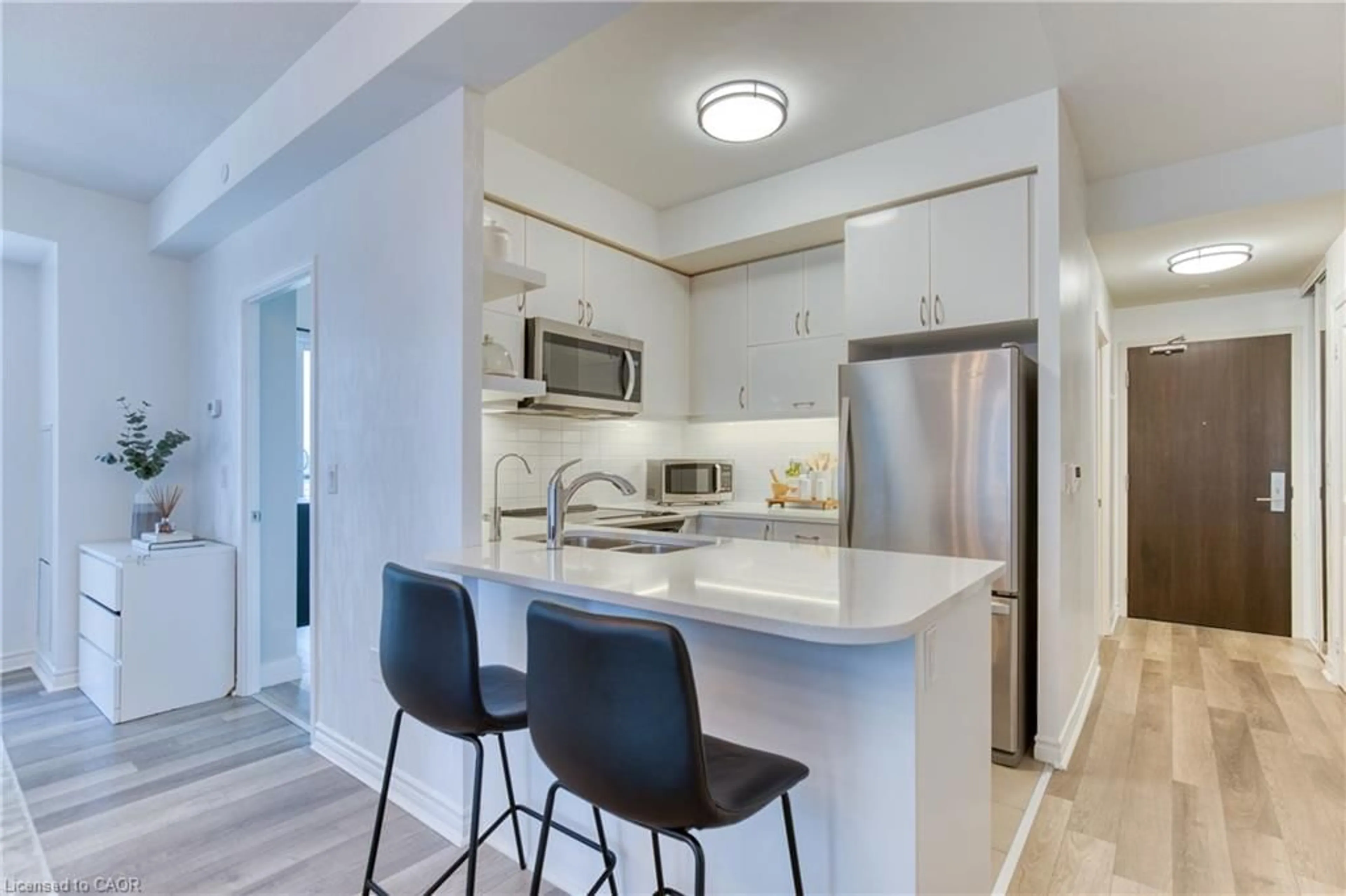 Open concept kitchen, ceramic/tile floor for 39 Annie Craig Dr #905, Toronto Ontario M8V 0H1