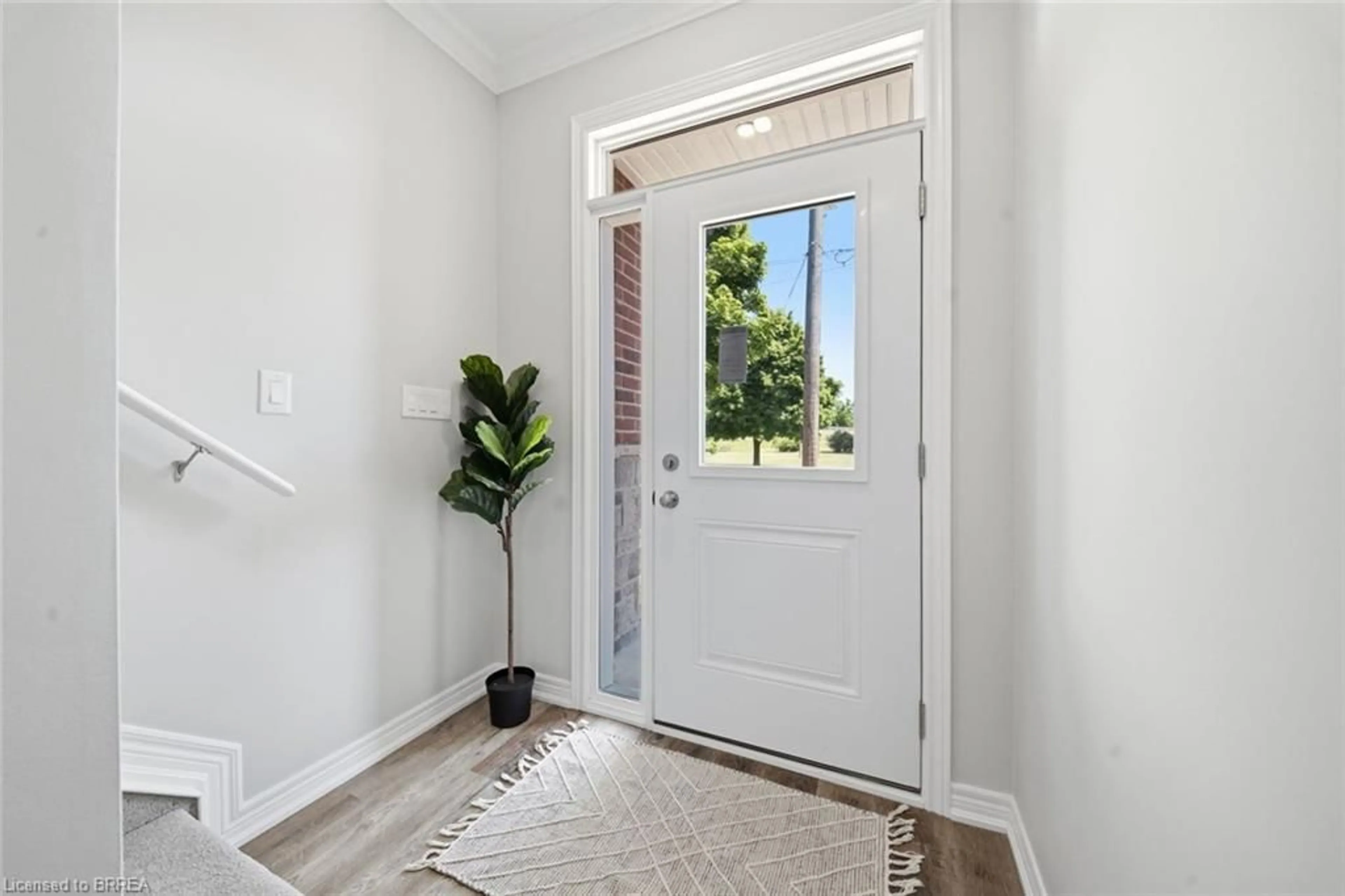 Indoor entryway for 11 Ontario St, Brantford Ontario N3S 2B7