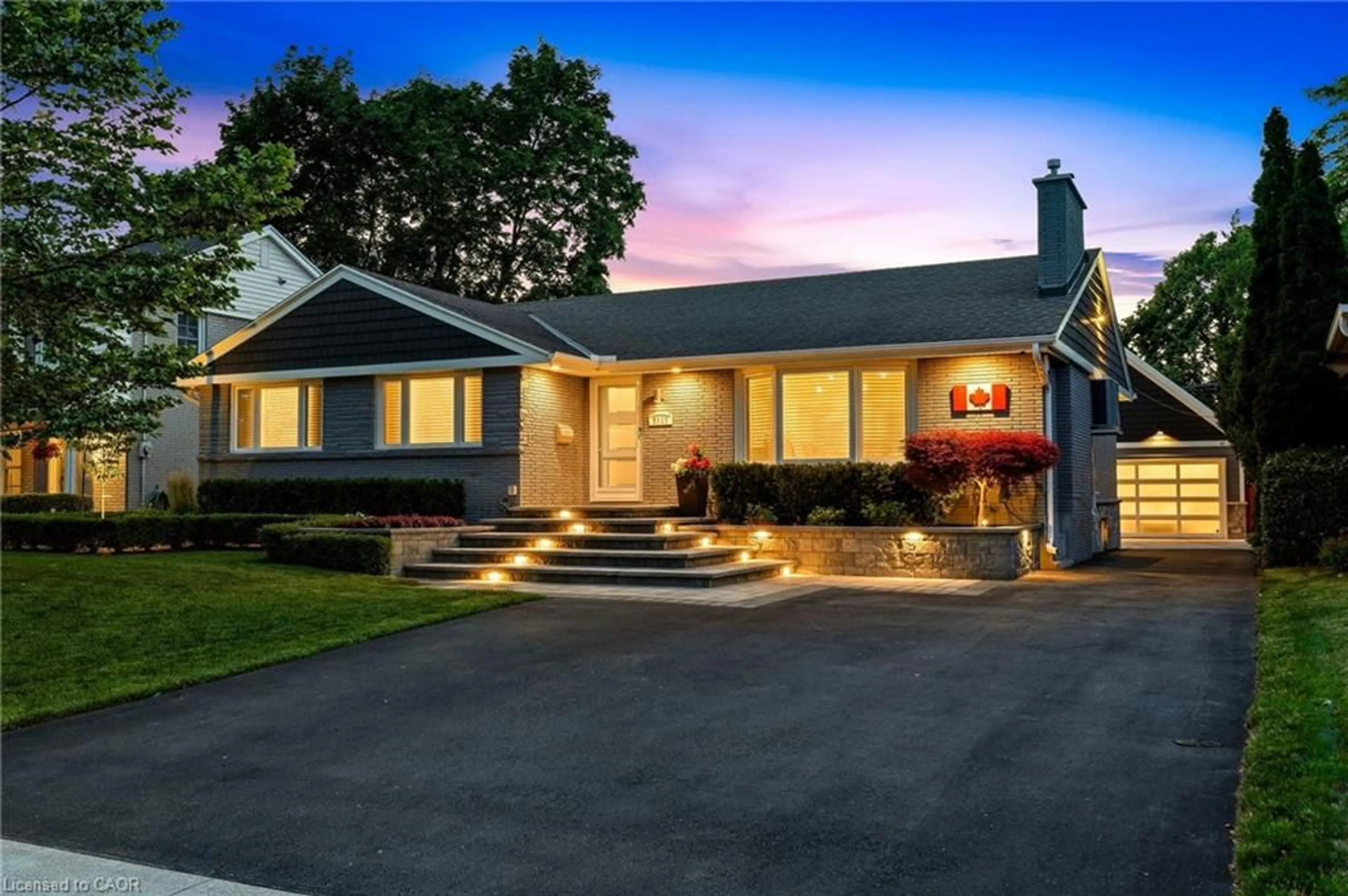 Home with vinyl exterior material, street for 2113 Courtland Dr, Burlington Ontario L7R 1R7