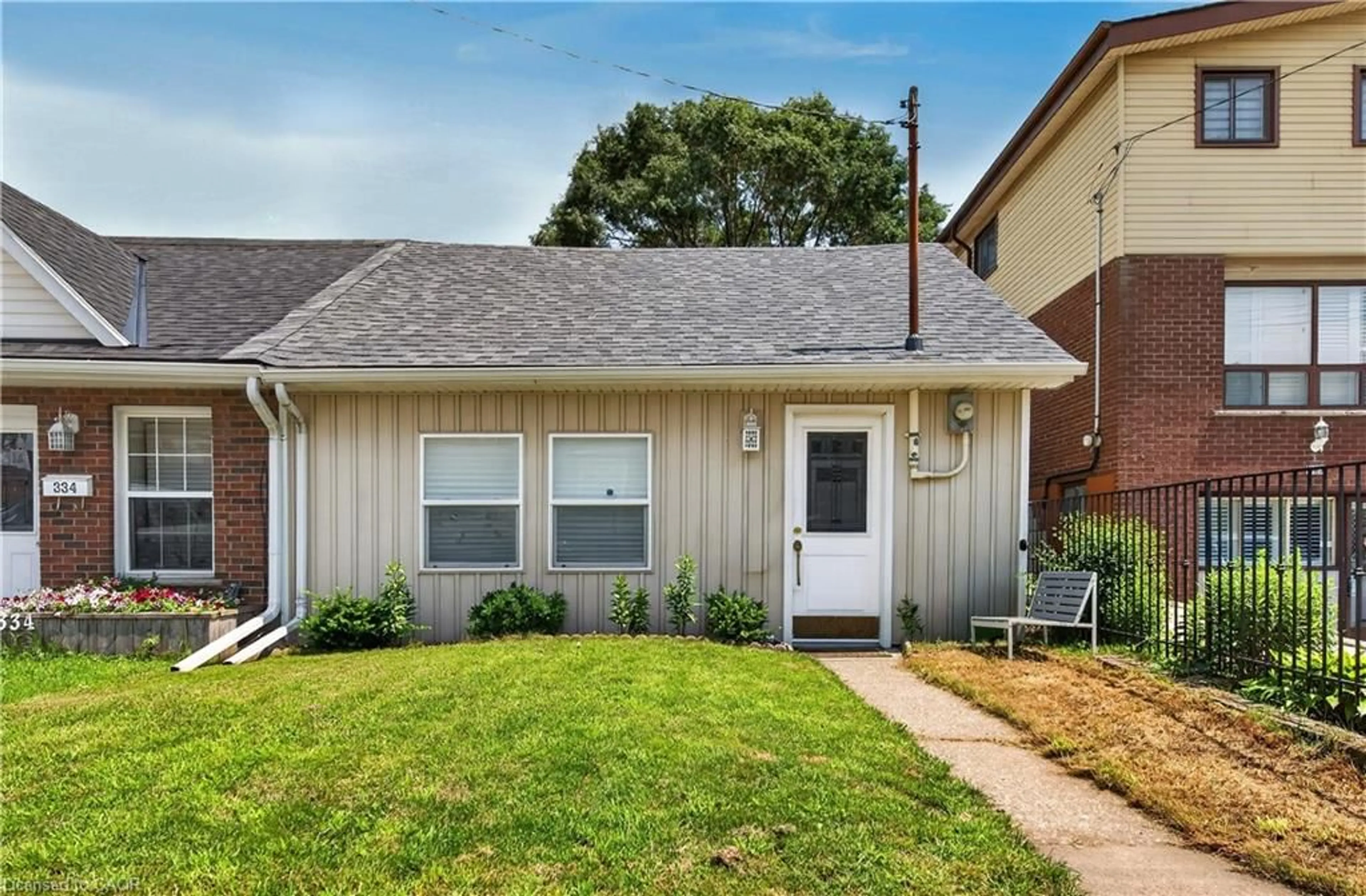Home with vinyl exterior material, street for 332 East Ave, Hamilton Ontario L8L 5J5