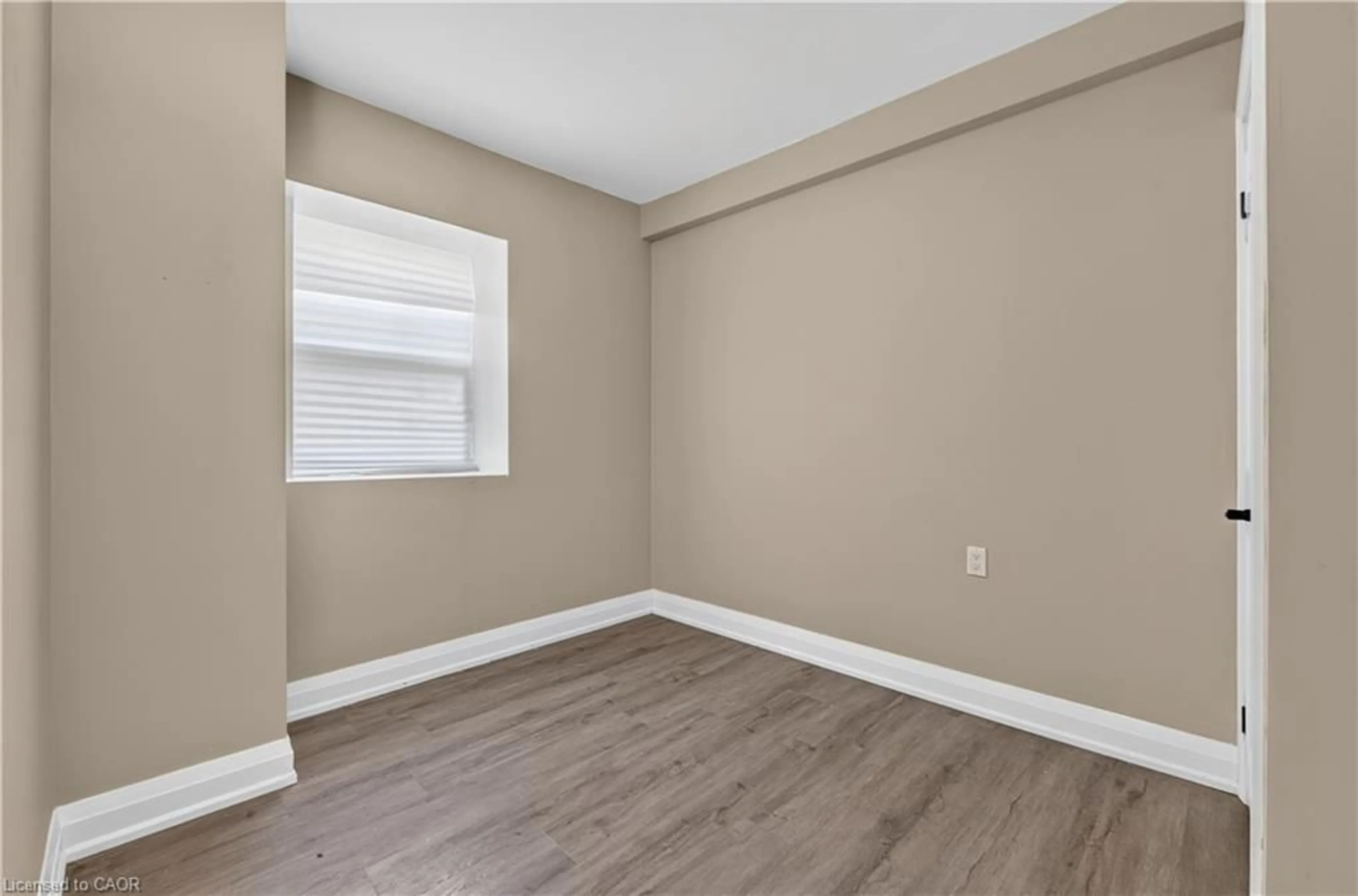 A pic of a room for 332 East Ave, Hamilton Ontario L8L 5J5