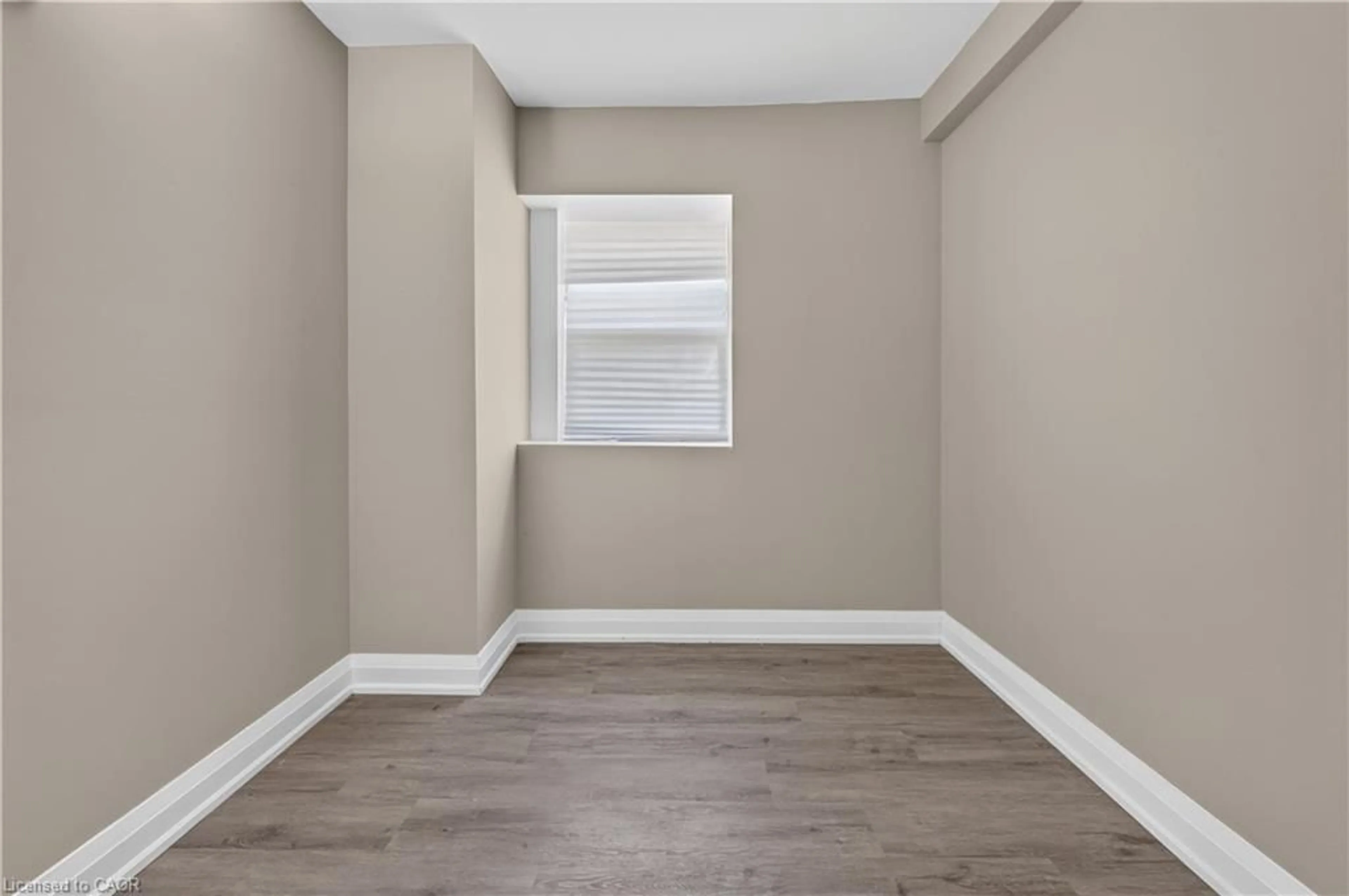 A pic of a room for 332 East Ave, Hamilton Ontario L8L 5J5