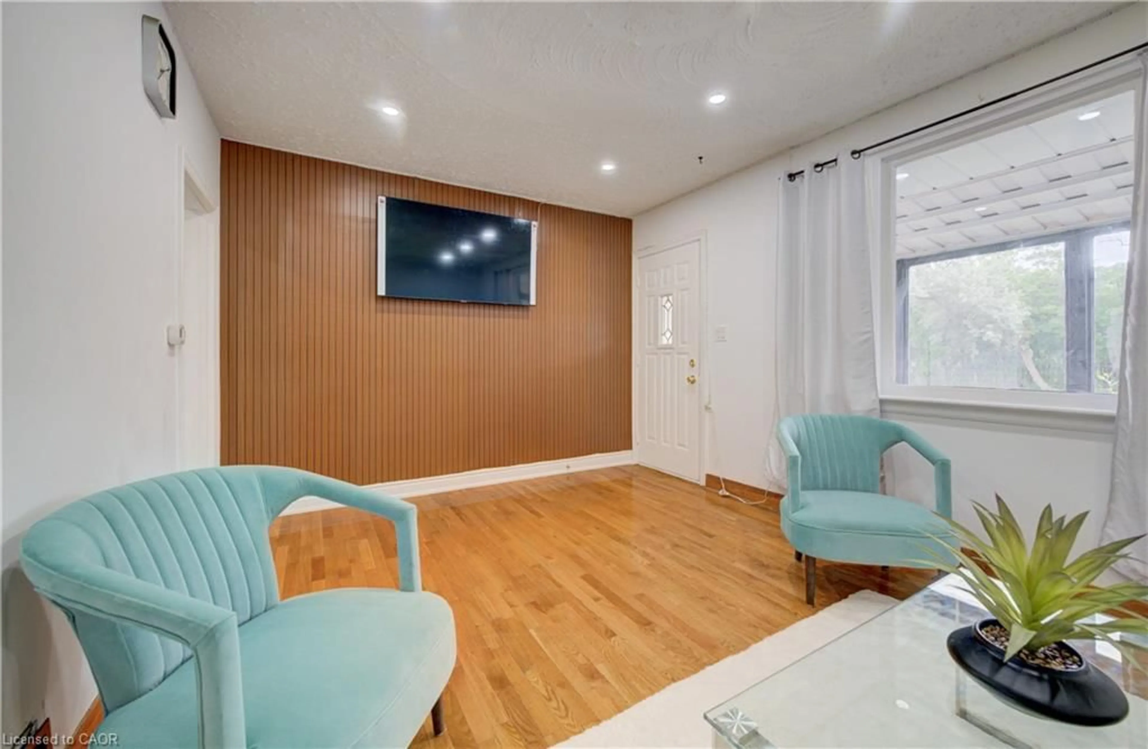 Living room with furniture, wood/laminate floor for 182 Avalon Pl, Kitchener Ontario N2M 4N8