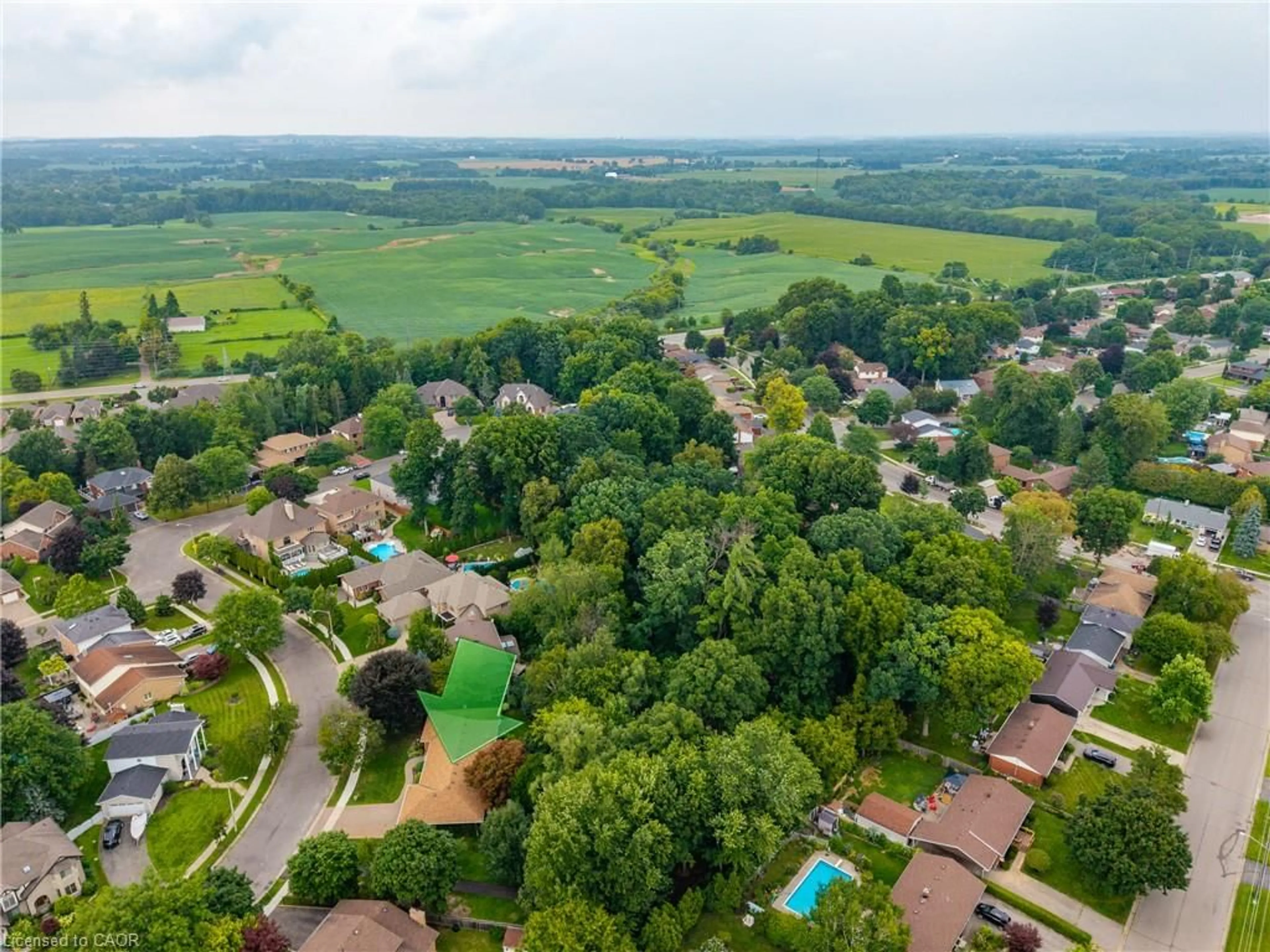 A pic from outside/outdoor area/front of a property/back of a property/a pic from drone, unknown for 68 Royal Oak Dr, Brantford Ontario N3R 7P5