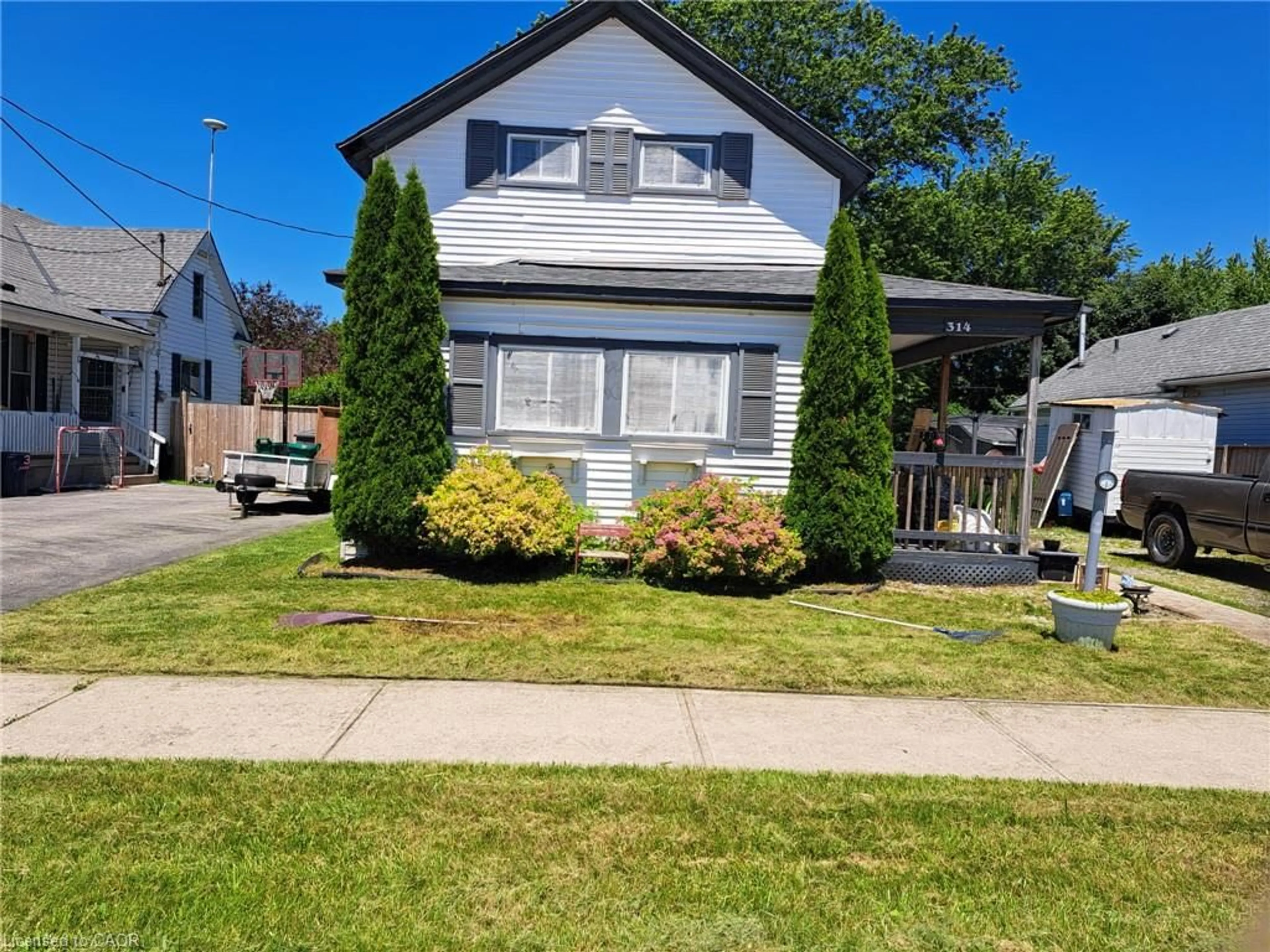 Home with vinyl exterior material, street for 314 Jarvis St, Fort Erie Ontario L2A 2S8