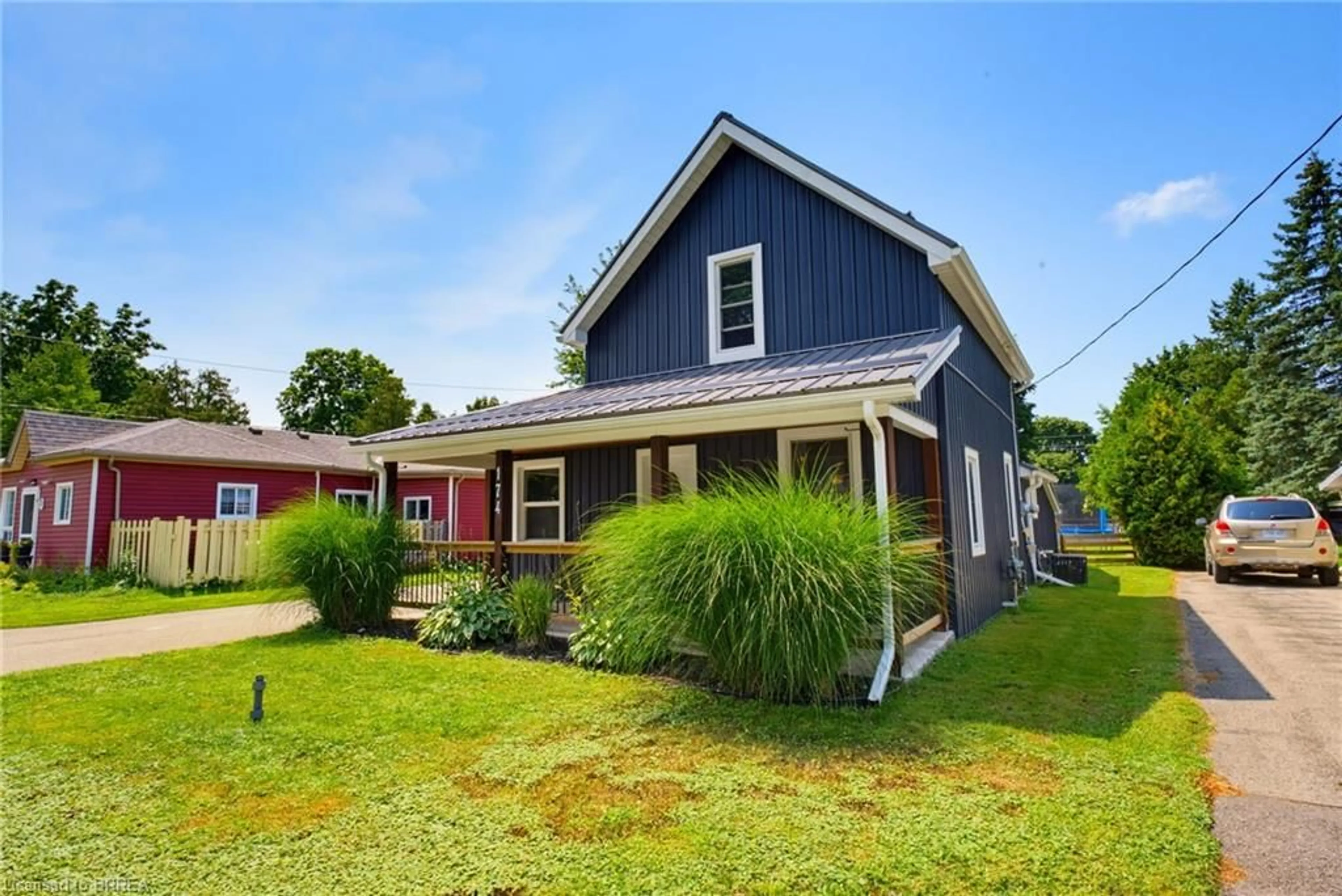Home with vinyl exterior material, street for 174 Wellington St, Waterford Ontario N0E 1Y0