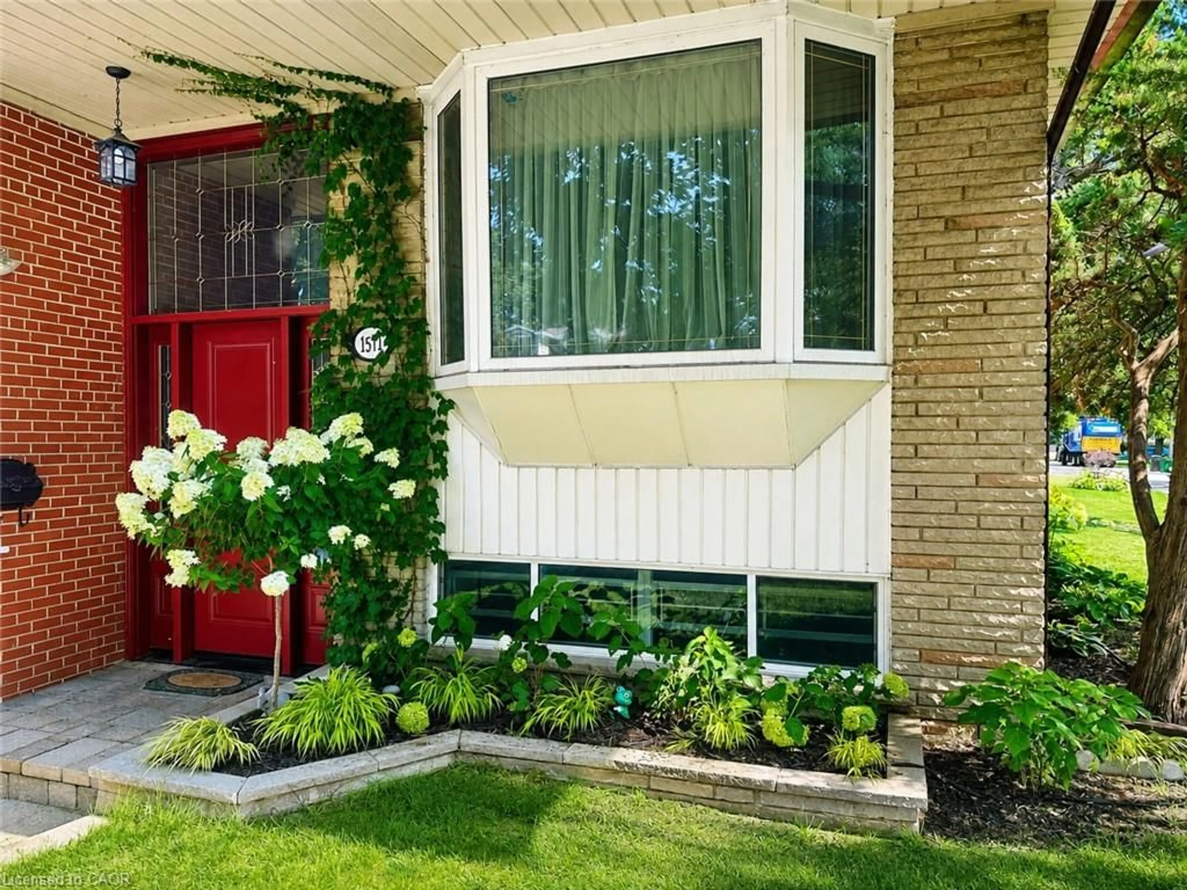 Indoor entryway for 1571 Muir Rd, Mississauga Ontario L5E 2J3