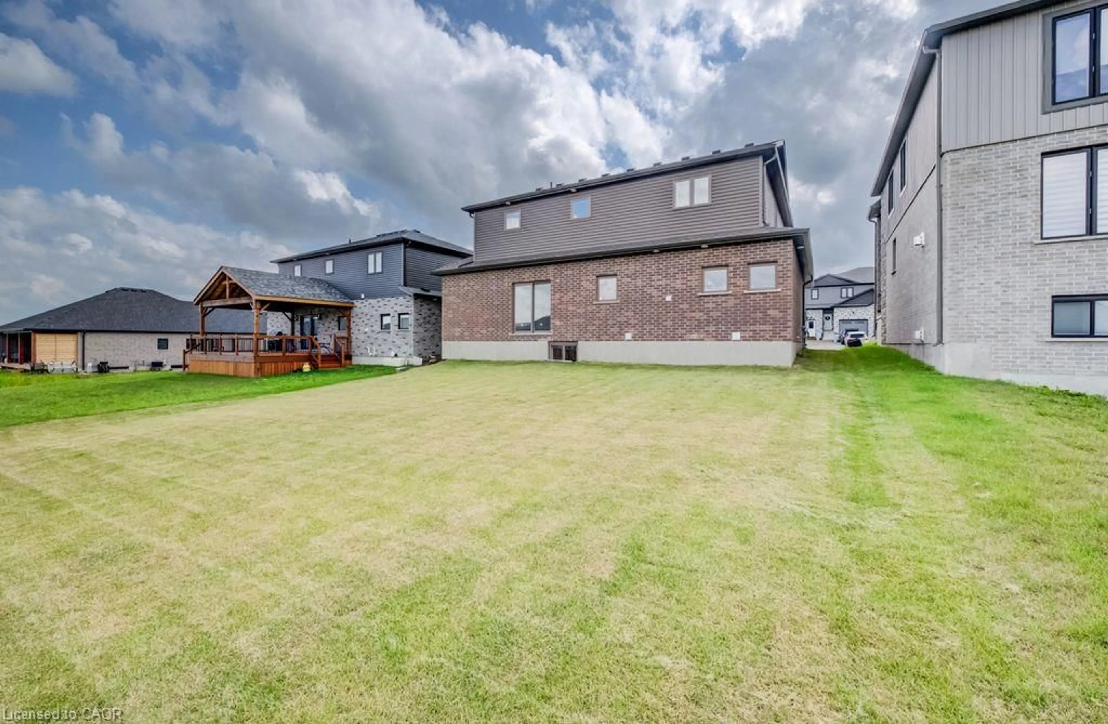 A pic from outside/outdoor area/front of a property/back of a property/a pic from drone, unknown for 116 Pugh St, Milverton Ontario N0M 1K0