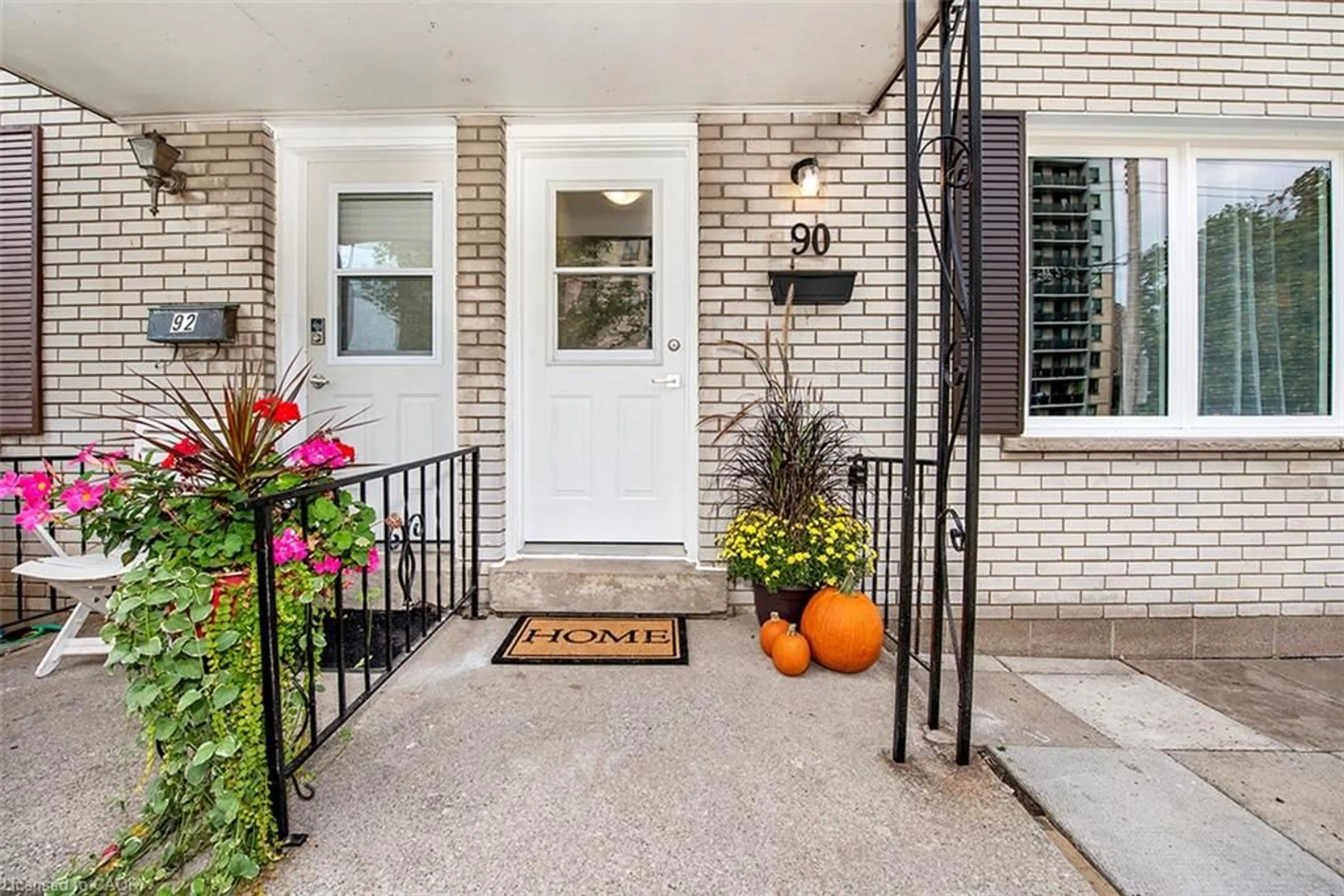 Indoor entryway for 80 & 82 Delawana Dr, Hamilton Ontario L8E 1G4
