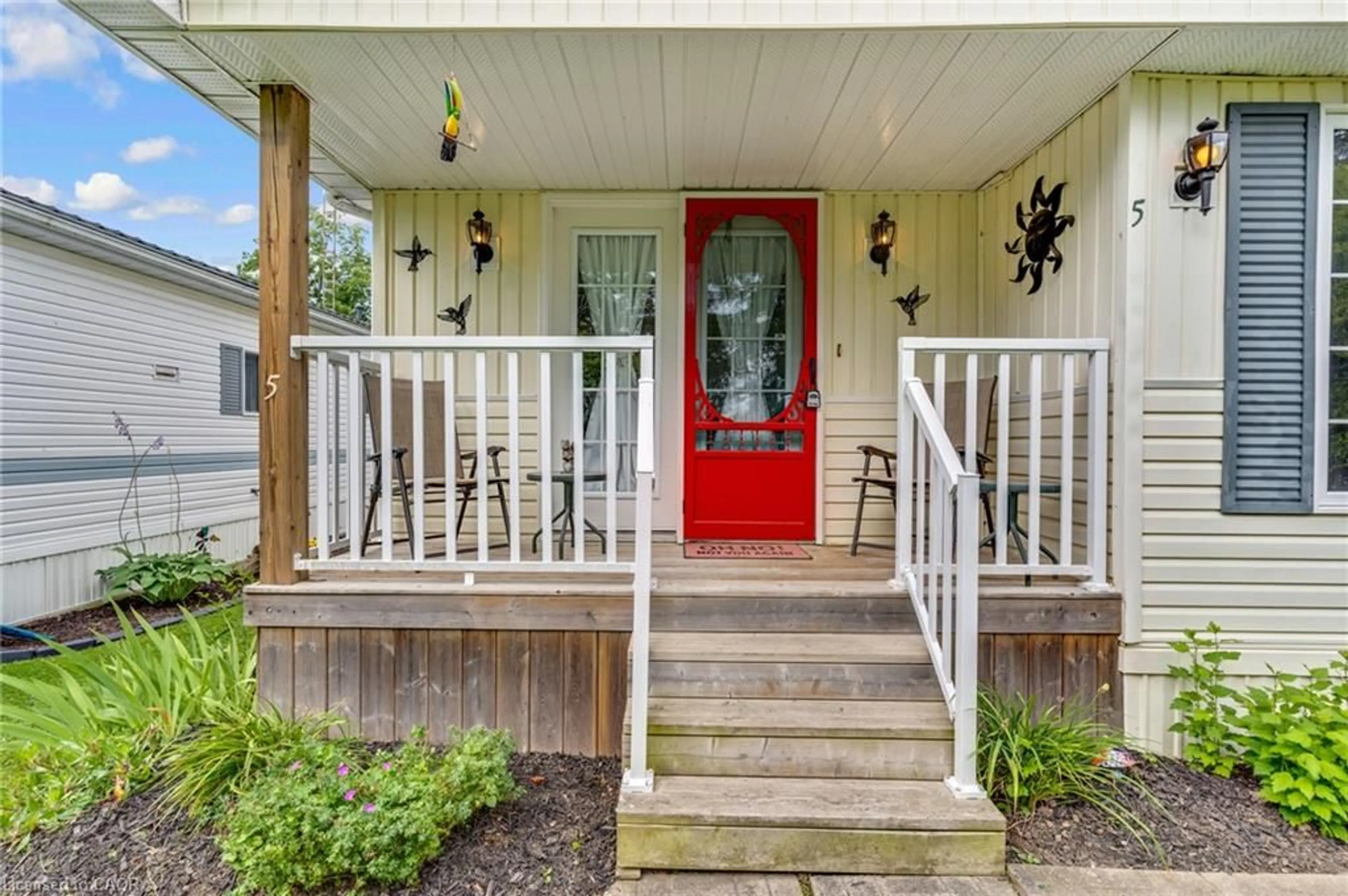 Indoor entryway for 5 Willowdale Rd, Cambridge Ontario N1R 8B2