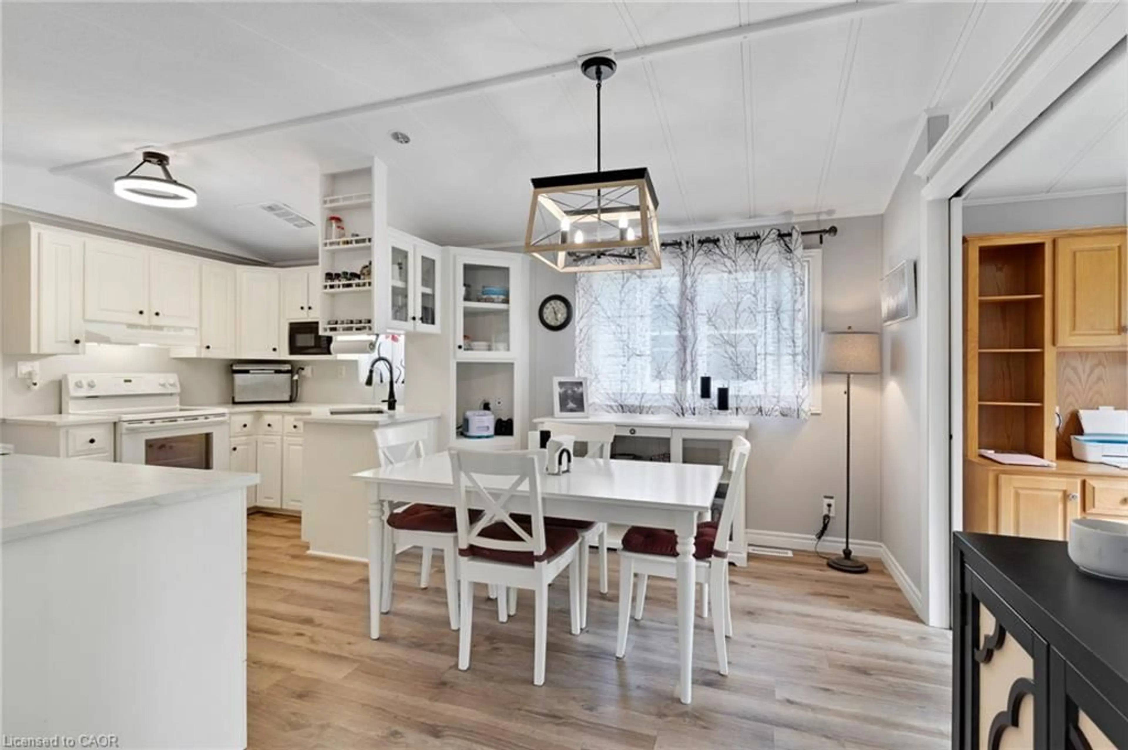 Open concept kitchen, unknown for 5 Willowdale Rd, Cambridge Ontario N1R 8B2