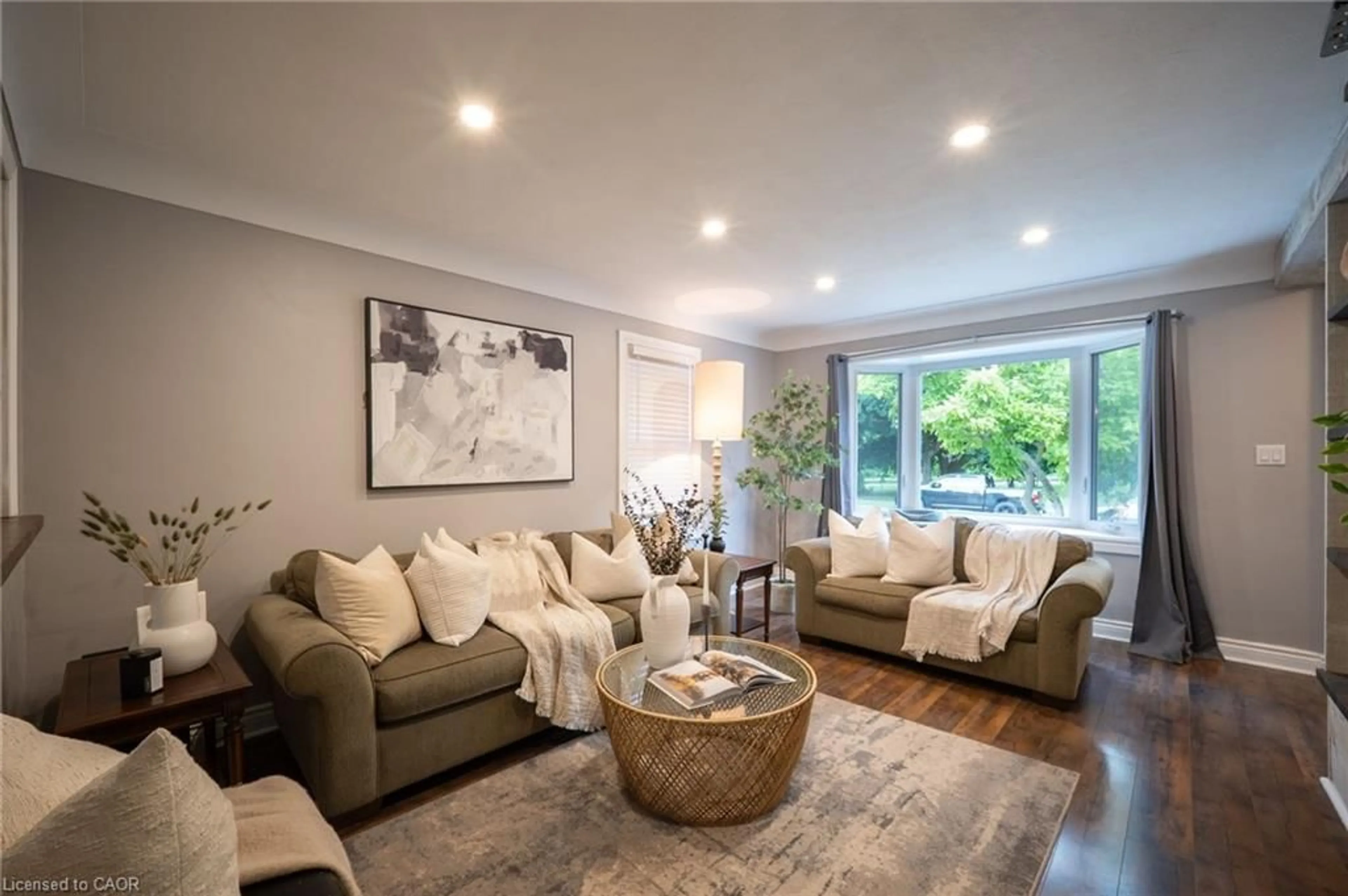 Living room with furniture, unknown for 115 Sheridan St, Brantford Ontario N3S 4P5