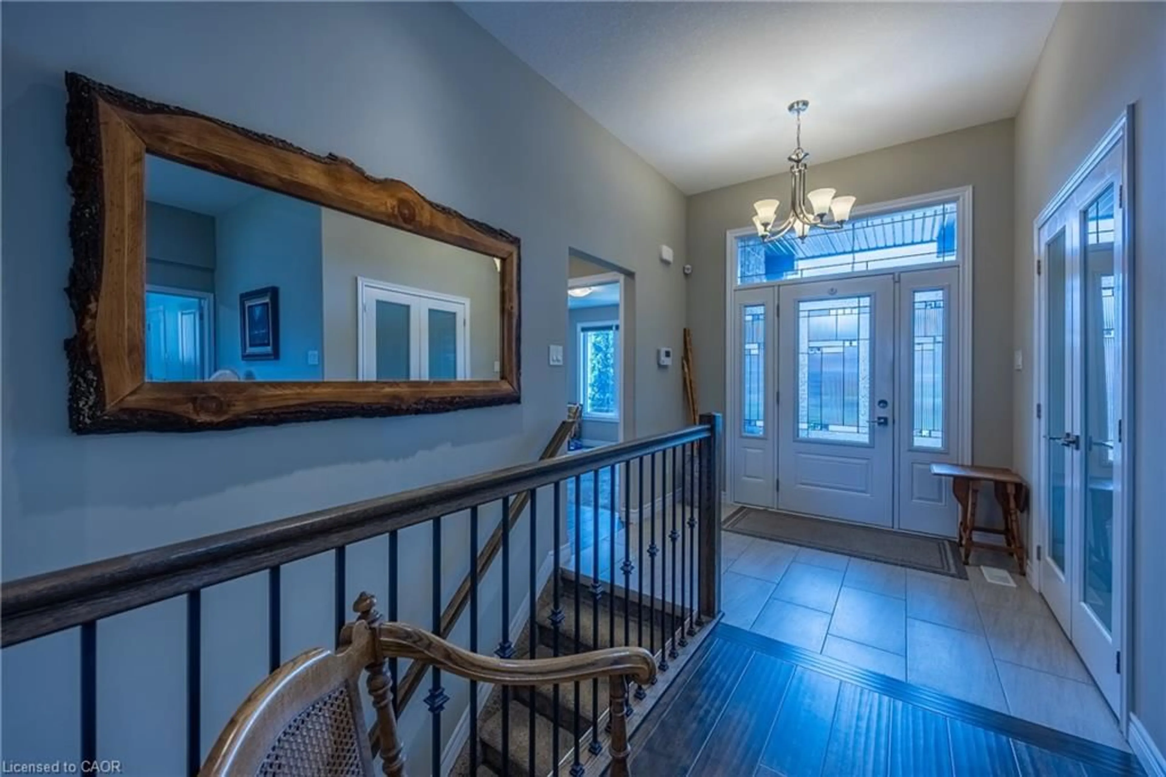 Indoor foyer for 7 Stonebridge Pl, Simcoe Ontario N3Y 4K1