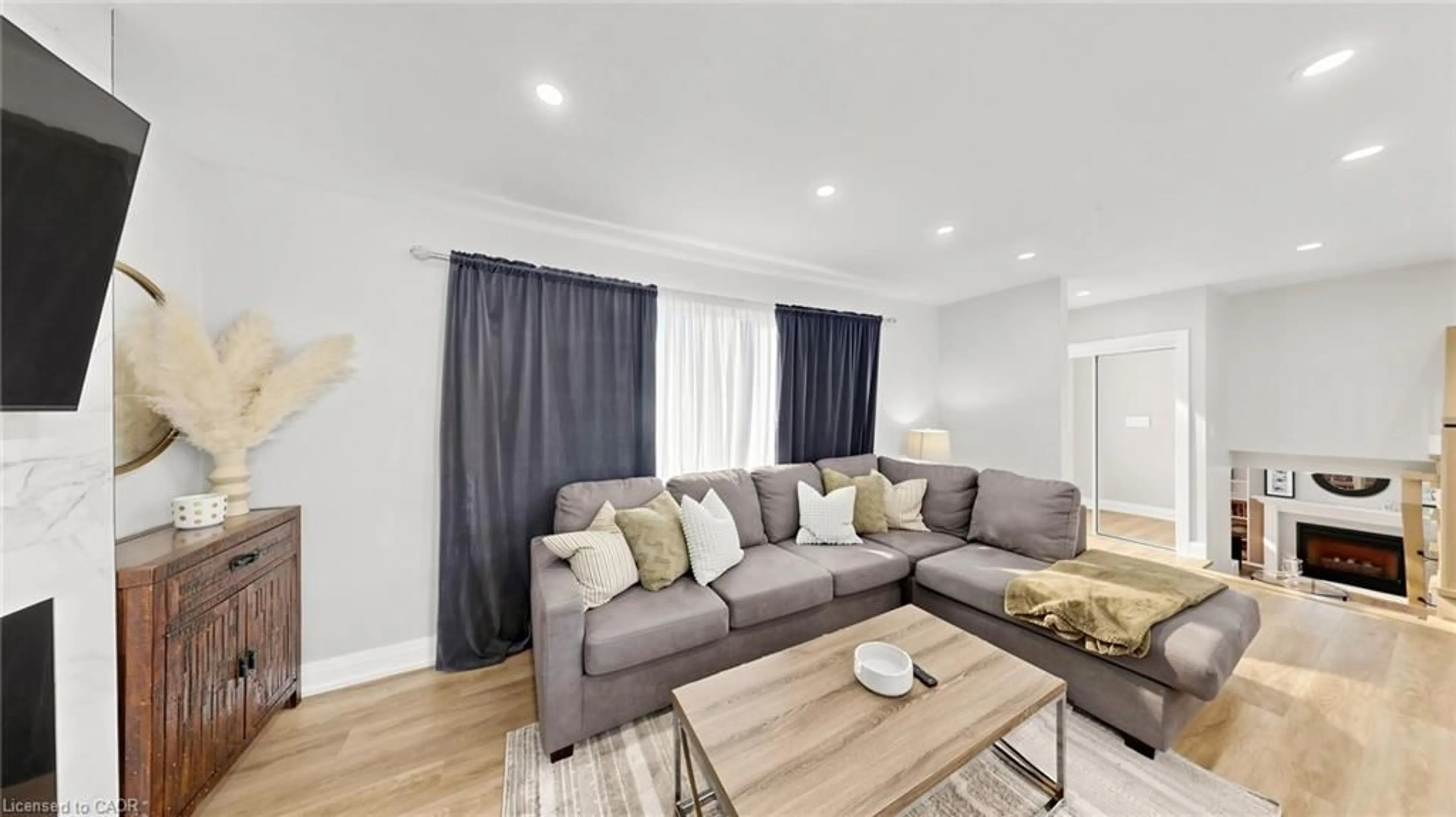 Living room with furniture, wood/laminate floor for 1486 Barker Ave, Burlington Ontario L7P 2R4