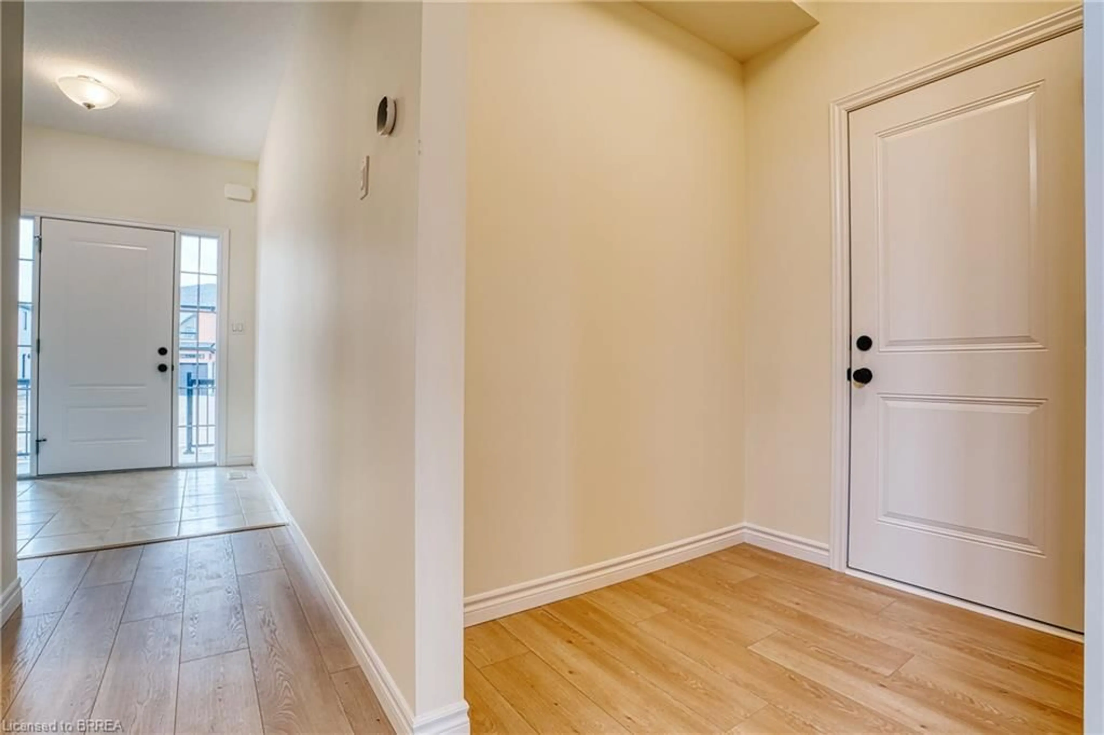 Indoor entryway for 30 Ford Dr, Stratford Ontario N5A 0L3