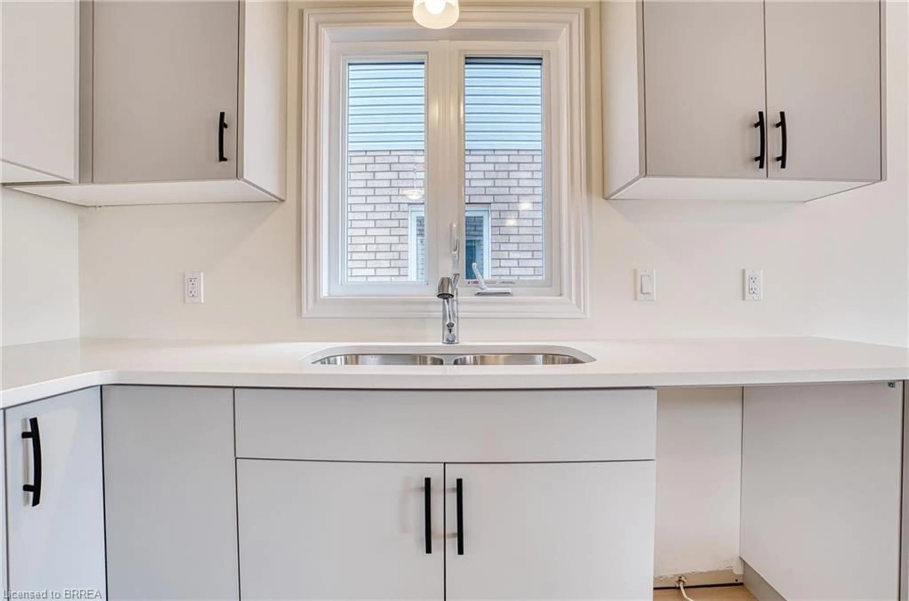 Standard kitchen, ceramic/tile floor for 30 Ford Dr, Stratford Ontario N5A 0L3