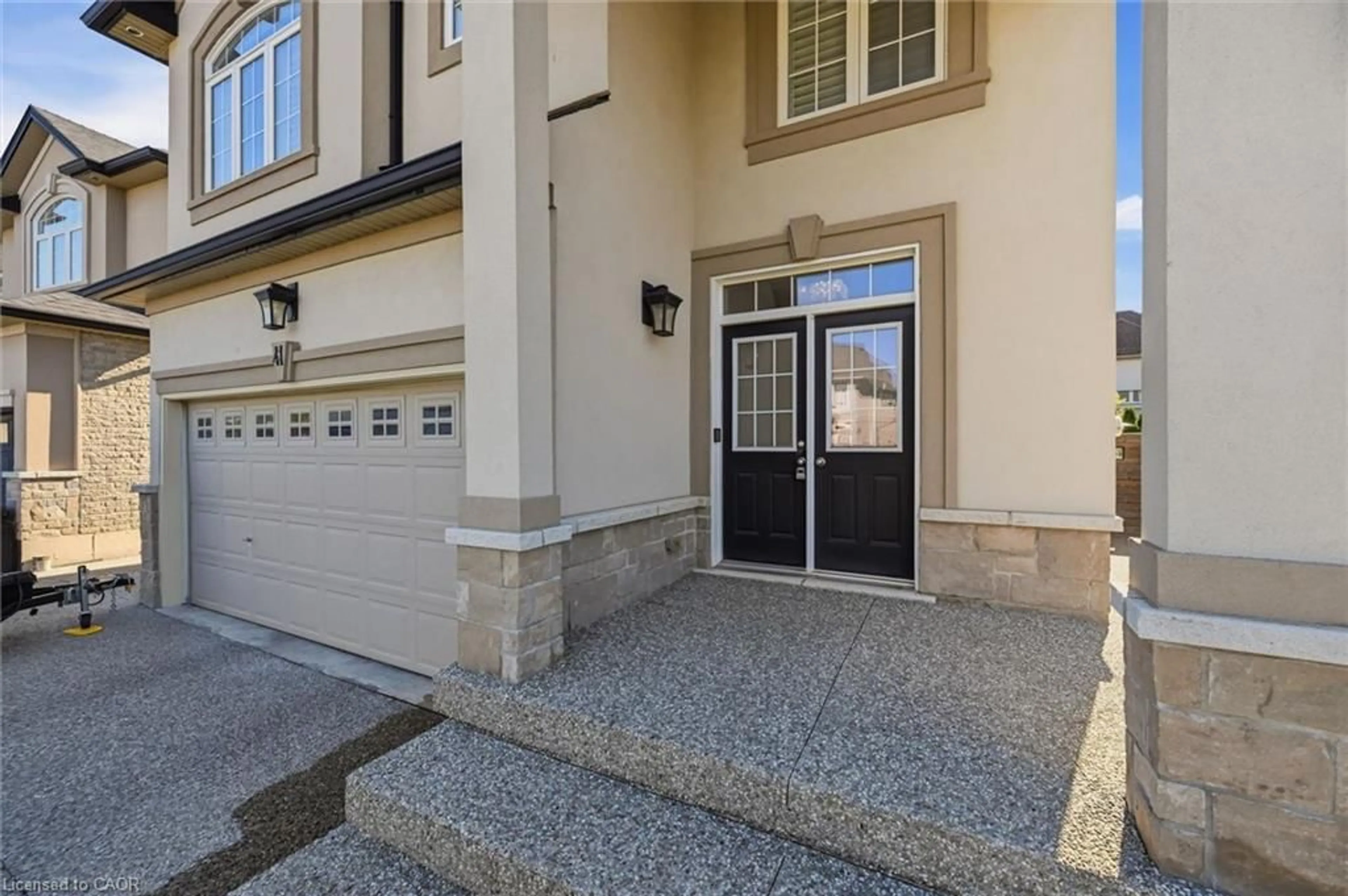 Indoor entryway for 41 Aquasanta Cres, Hamilton Ontario L9B 0H8